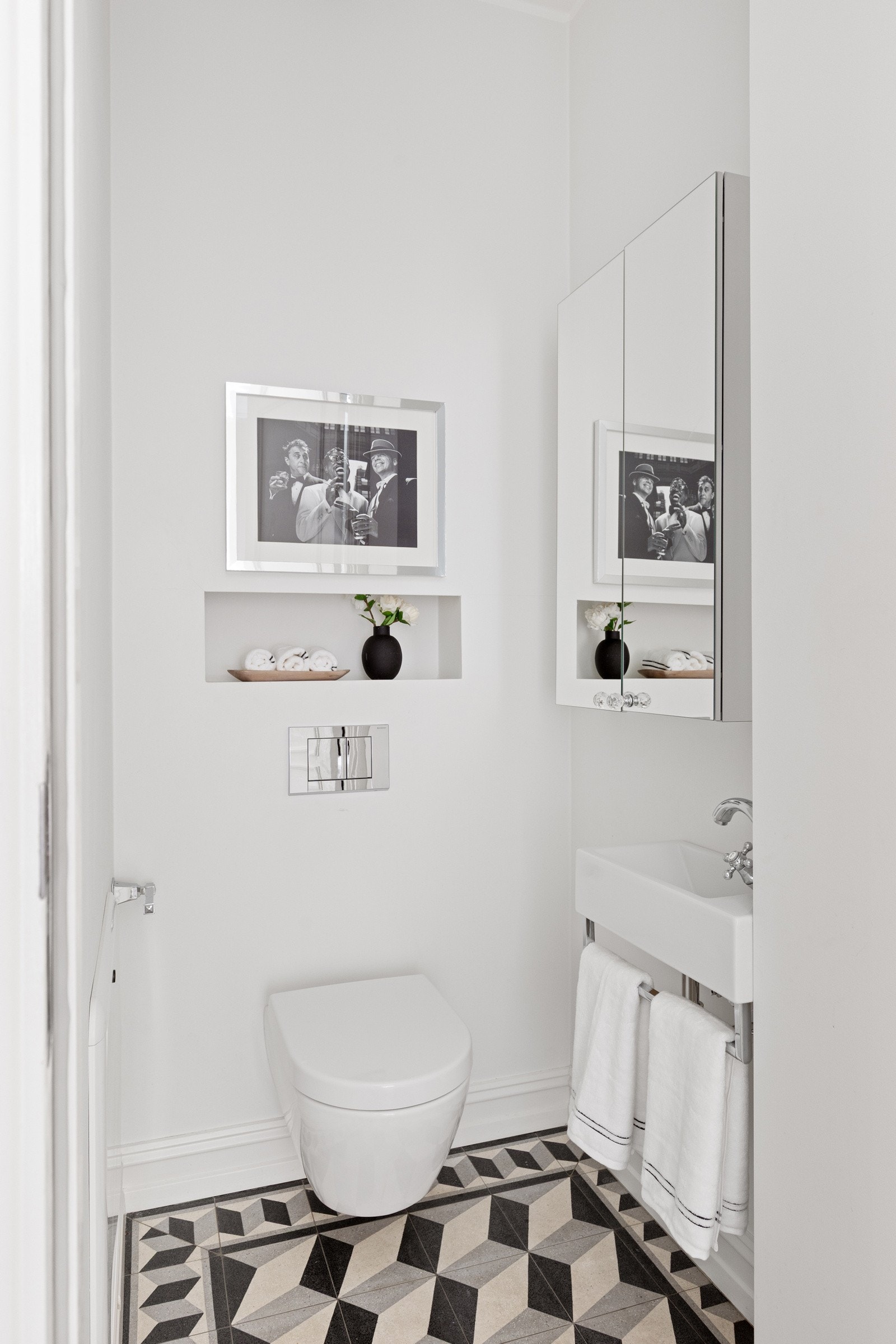 Praktisk gjestetoalett tilknyttet gang Galleribilde