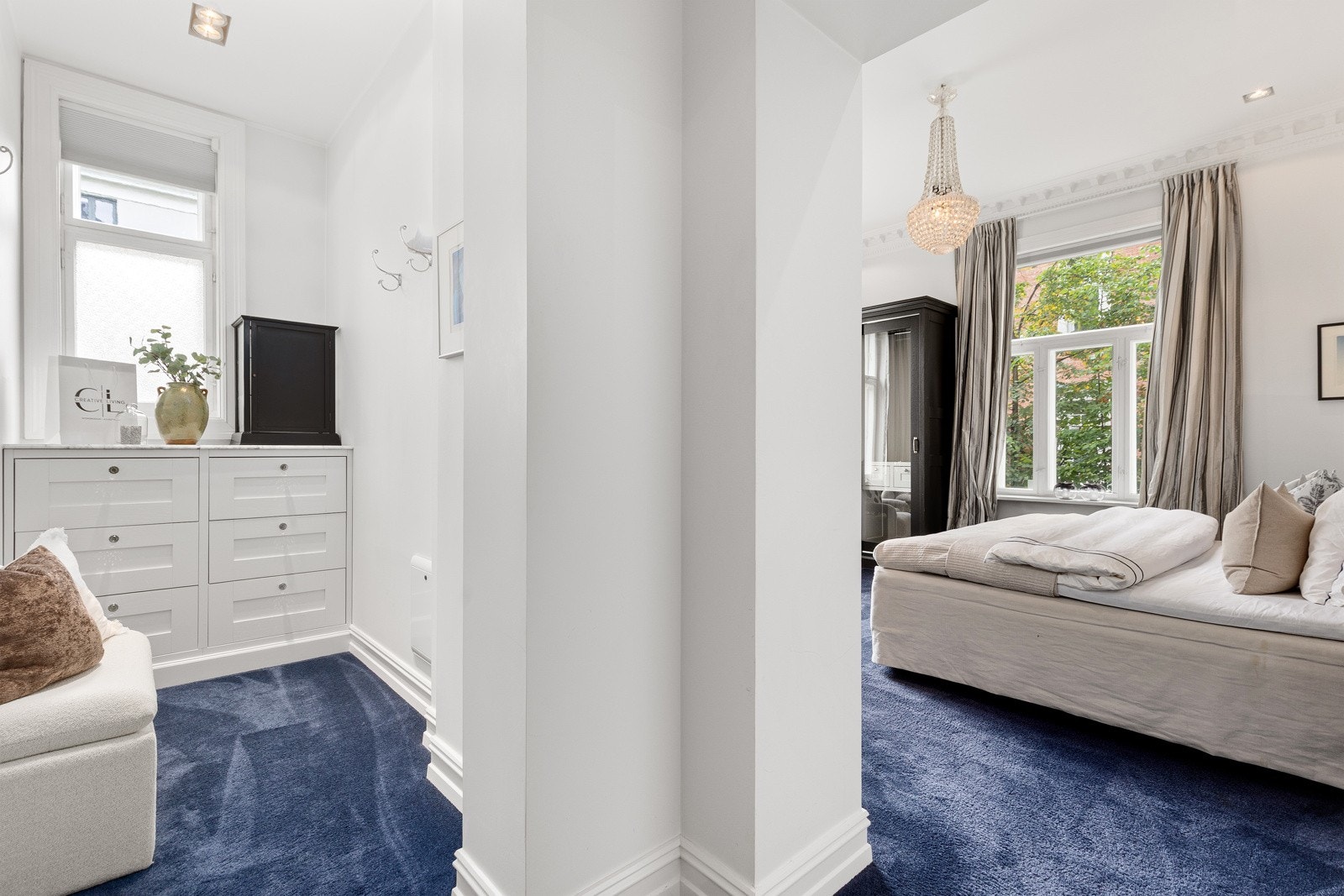 Walk-in og eget tilhørende bad tilknyttet hovedsoverom Galleribilde