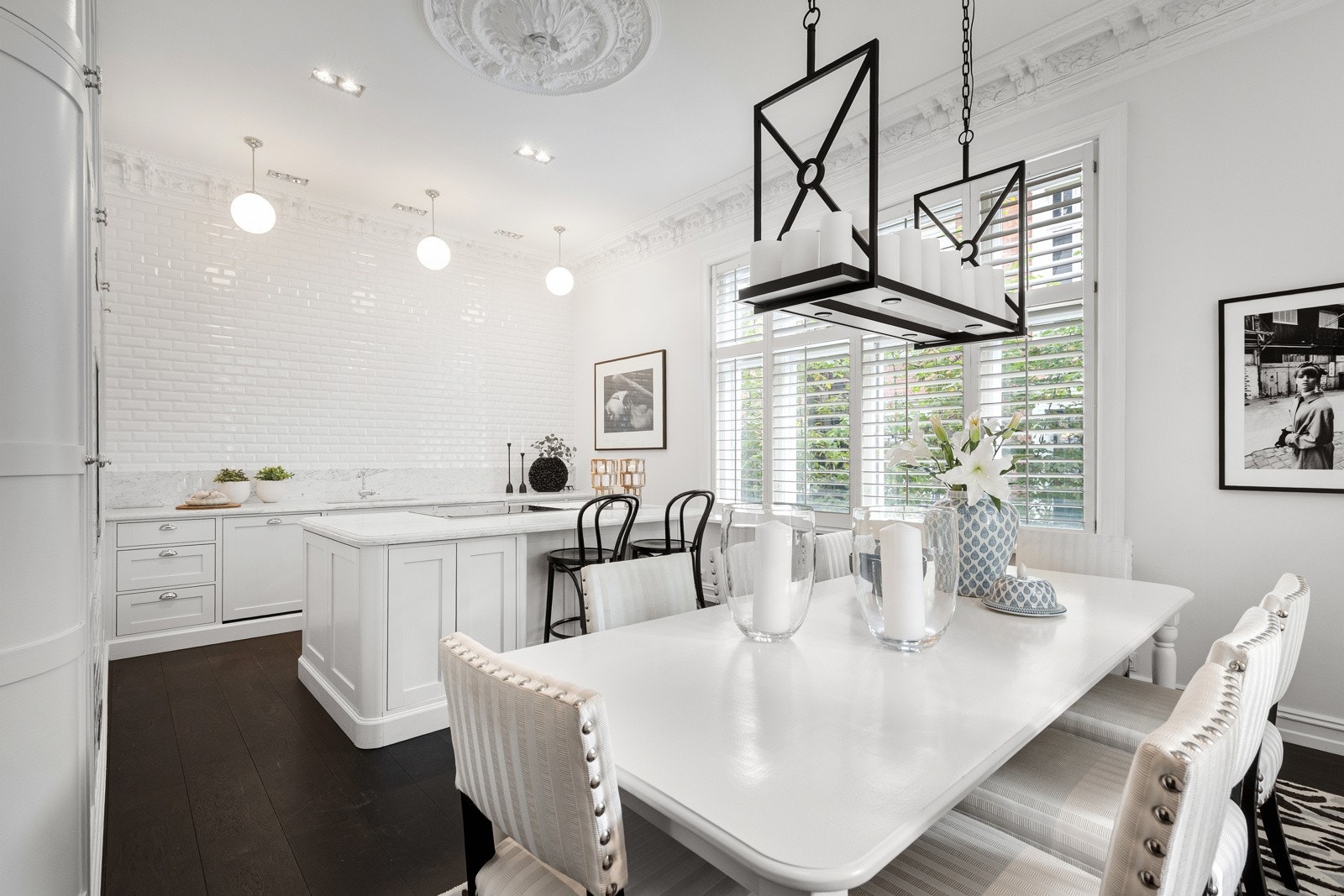 Romslig plass til spisebord Galleribilde