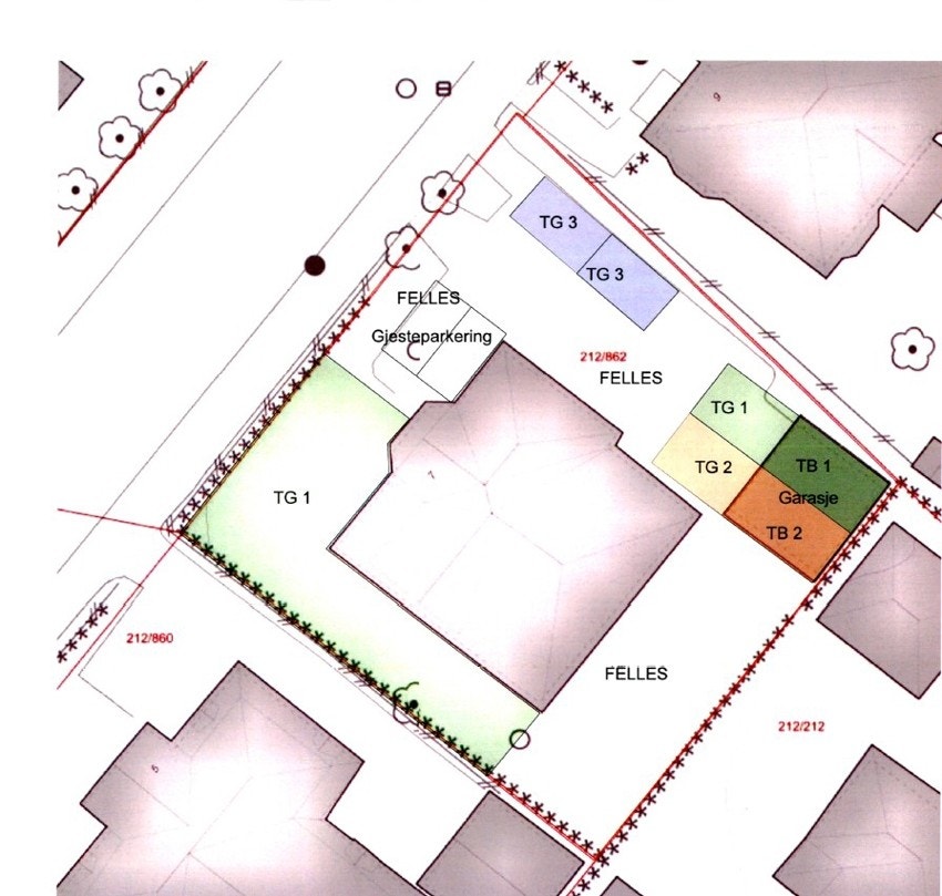 Utomhusplan som viser fordeling av garasje, biloppstillingsplasser og uteareal Galleribilde