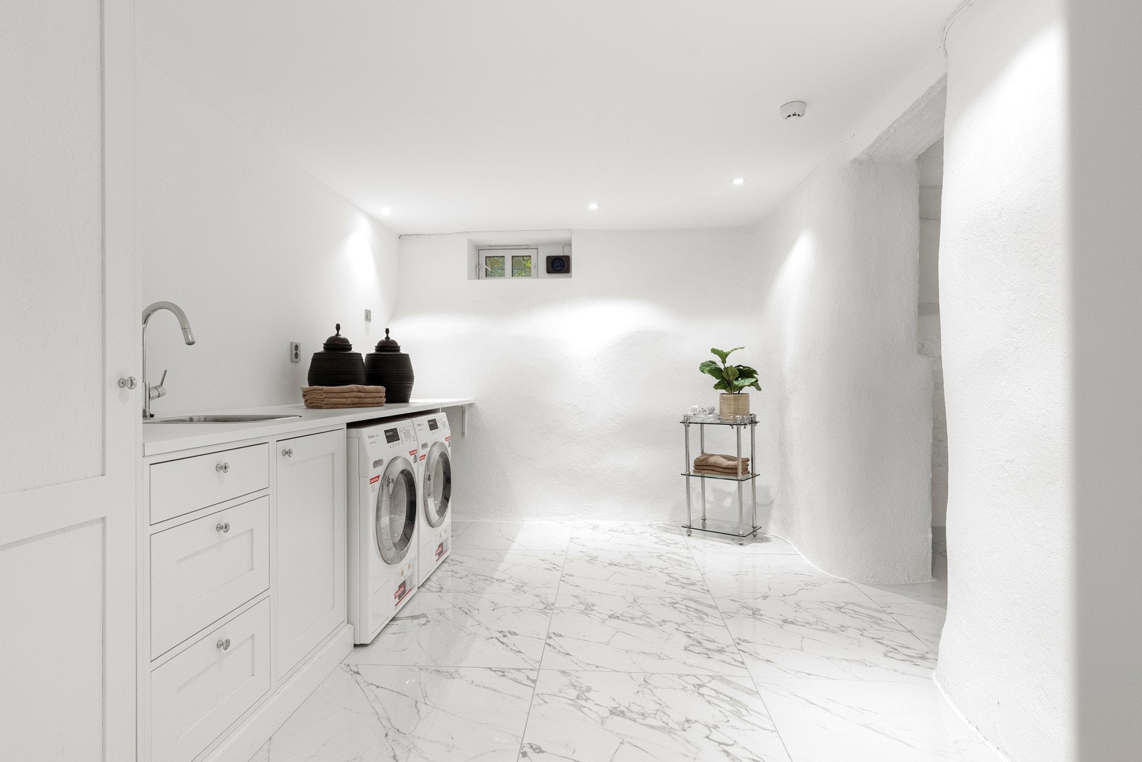 Stort vaskerom med gode tørkemuligheter Galleribilde