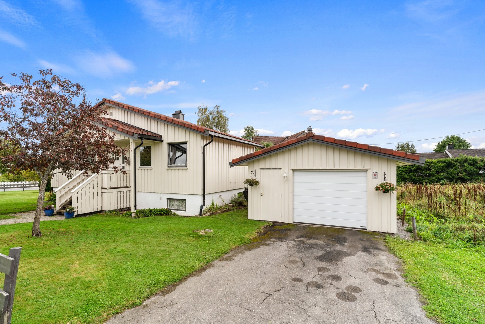 Huset ble oppført i 1969 og har kun hatt en eier siden huset var nytt! Galleribilde