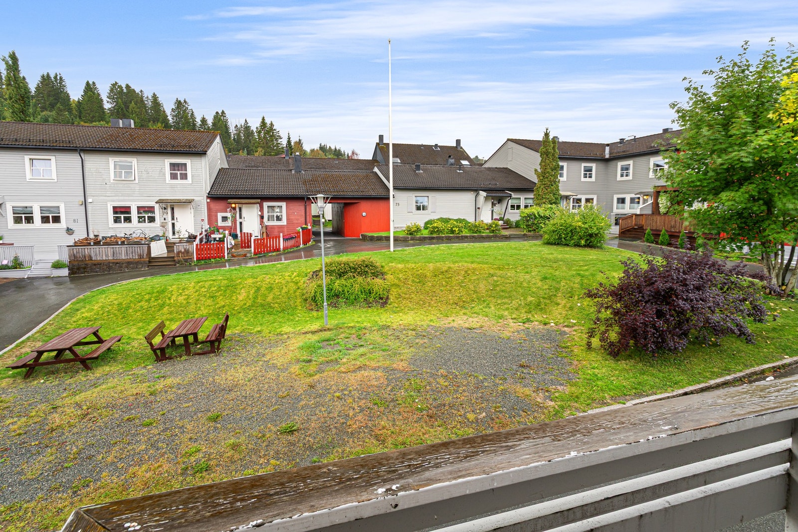 Boligen har en romslig balkong på hele 9,9 m², med gode muligheter for møblering og utnyttelse. Galleribilde