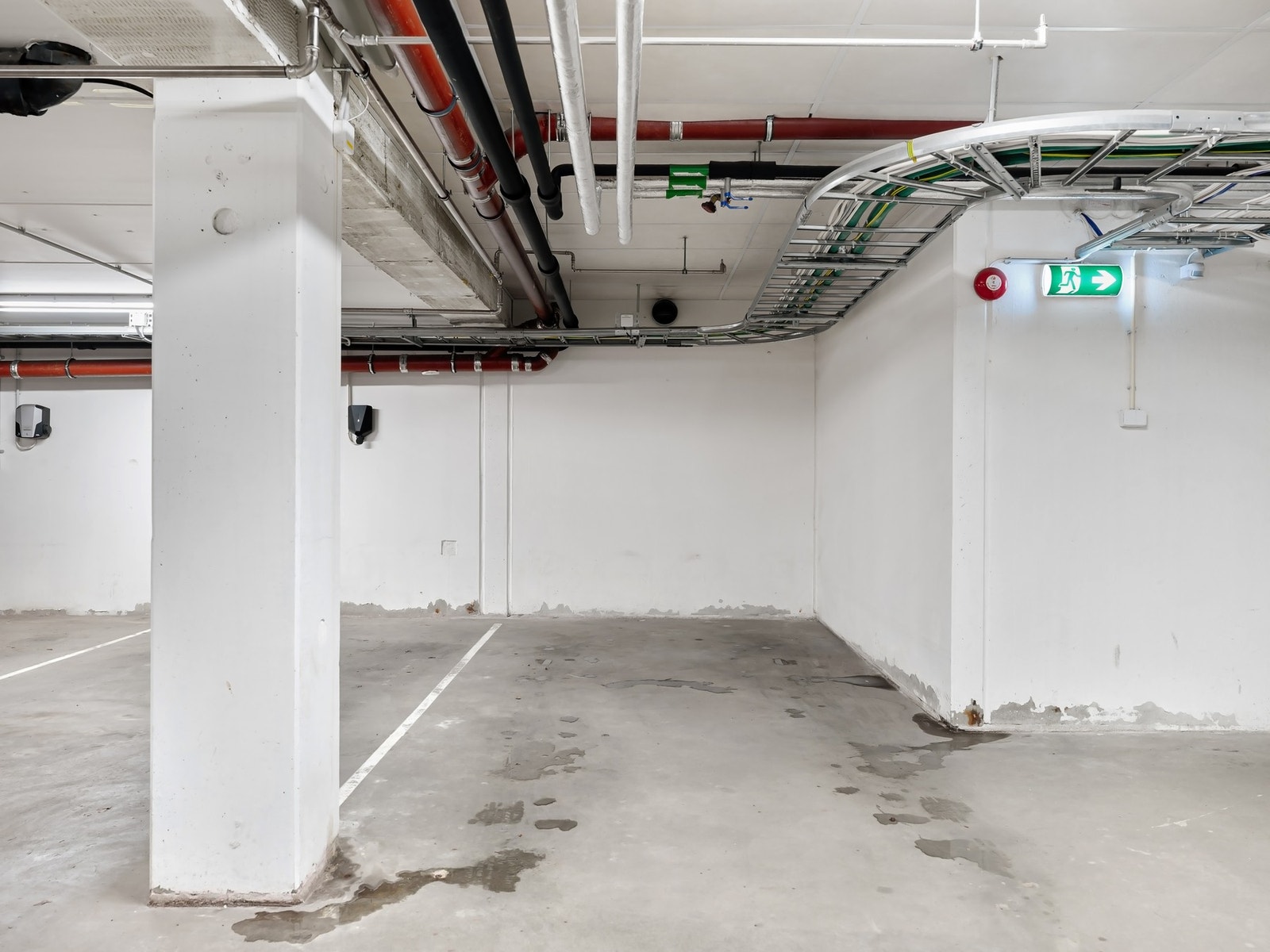 Parkeringskjeller egen garasjeplass. Heis direkte til leilighetsplan. Galleribilde