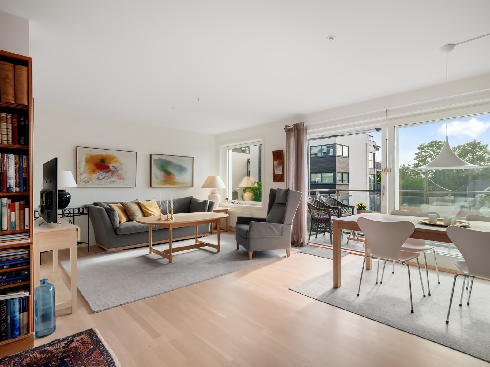 Praktisk og romslig stue Galleribilde