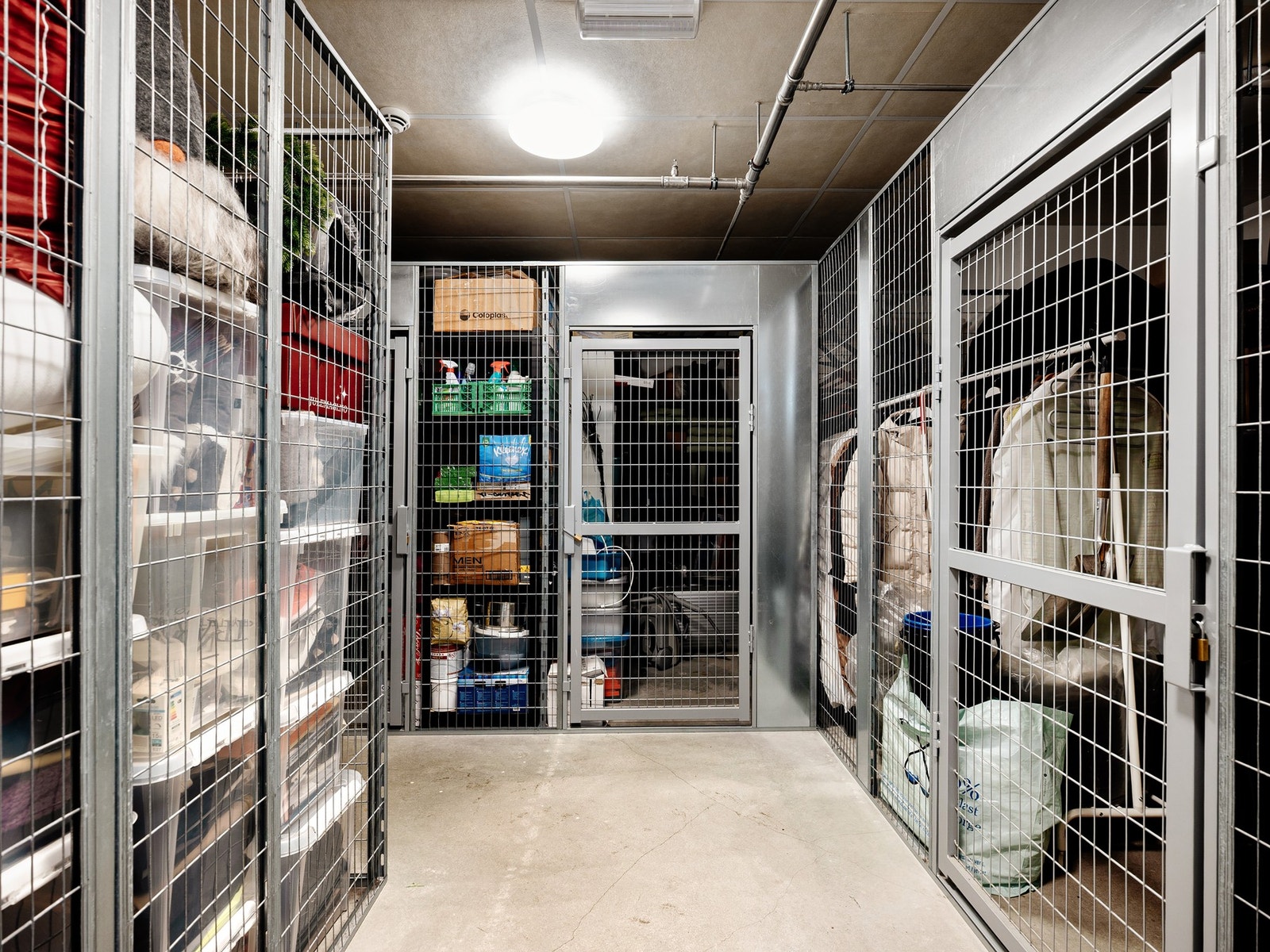 Godt med oppbevaringsplass til tilhørende bod i kjelleren. Galleribilde