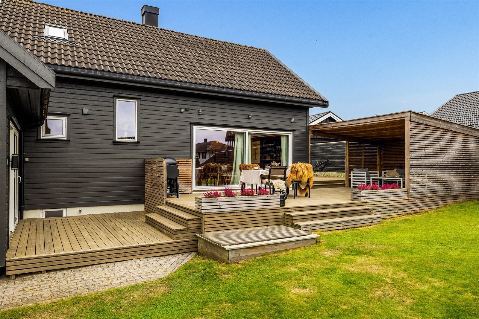 Terrassen har to nivåer Galleribilde