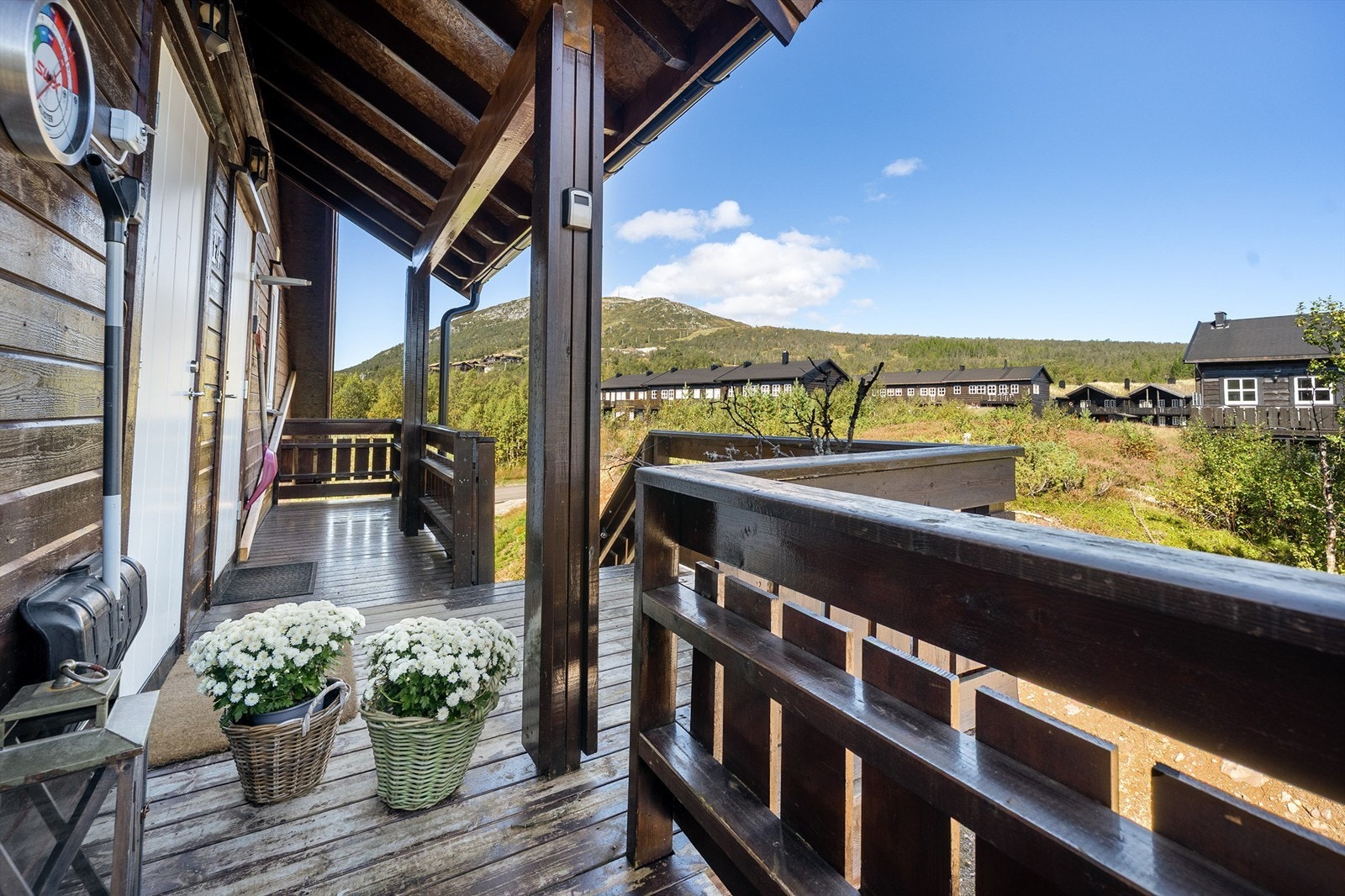 Velkommen - overbygd og hyggelig inngangsparti Galleribilde