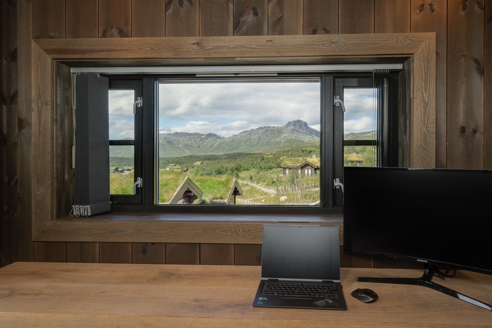 Her er det fint å trekke seg tilbake og nyte utsikten mot fantastiske Bitihorn og landskapet rundt.