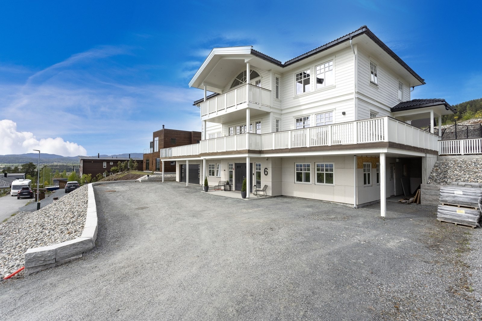 Stor gårdsplass Galleribilde