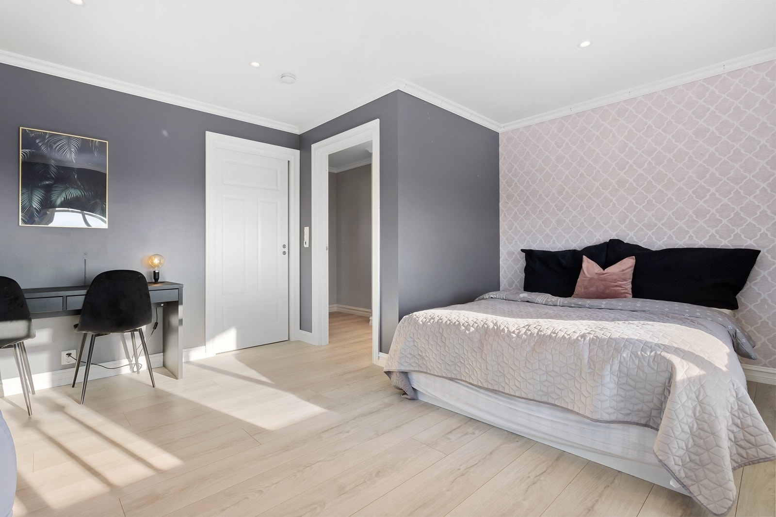 Soverom nr. 2 - Rommene er alle av god størrelse og bruksmulighetene er mange. Galleribilde