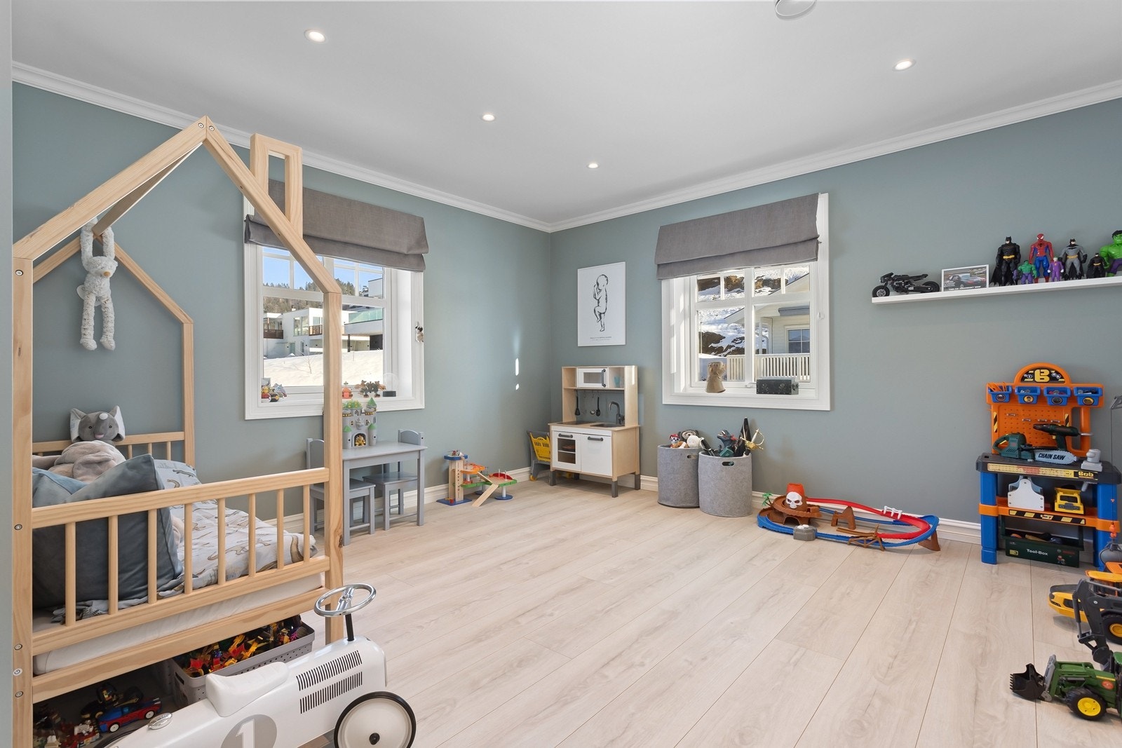 Soverom nr. 4 - Dette rommet blir i dag benyttet som et barnerom og er malt i en behagelig blågrønn farge. Galleribilde