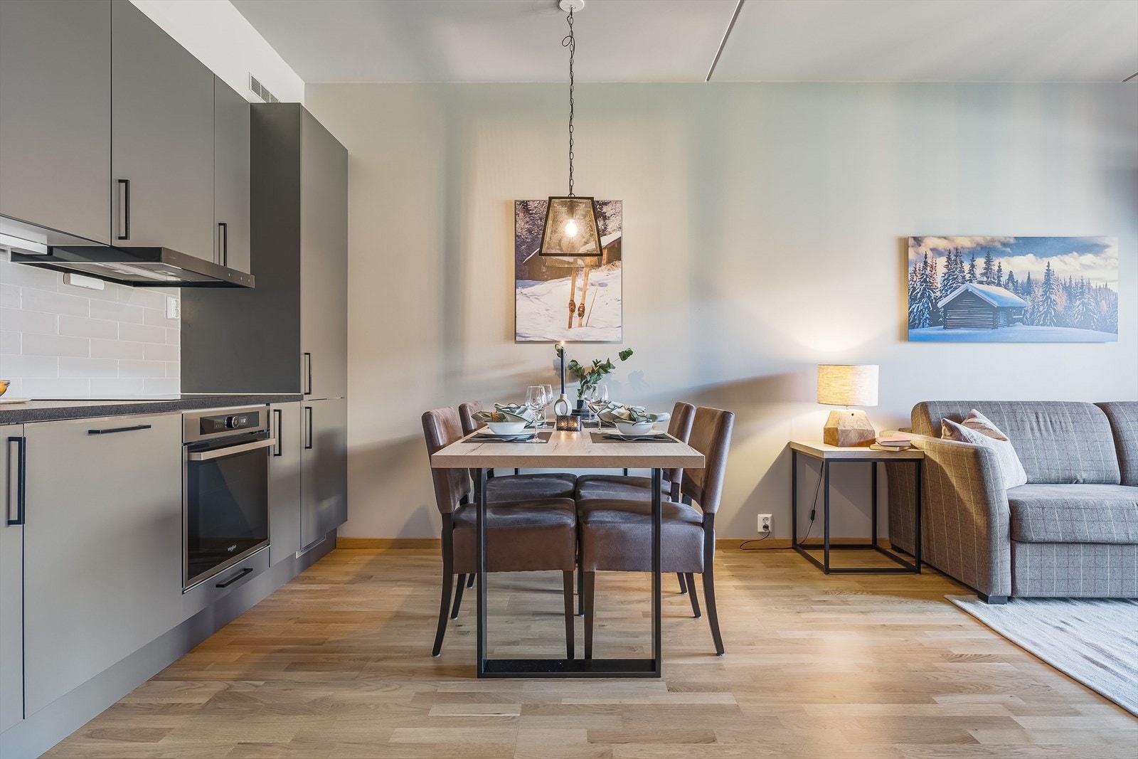 En sentral og pen 3-roms selveiet fritidsleilighet i et ettertraktet og nyere bygg fra 2019. Galleribilde