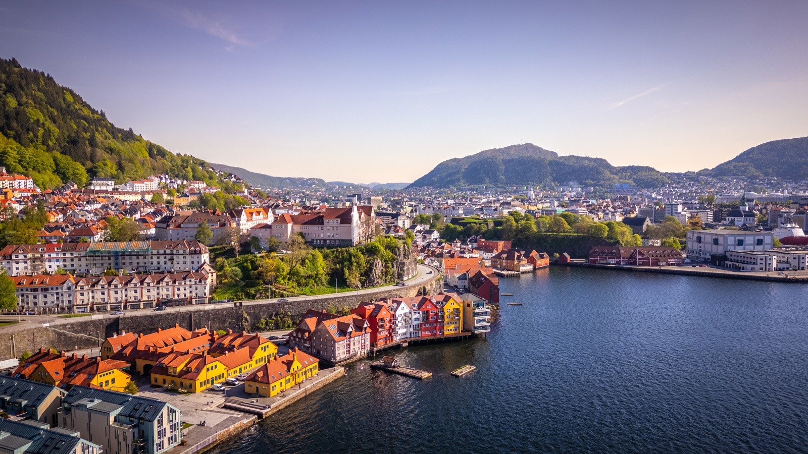 - Fra boligen er det kort vei til bykjernen -