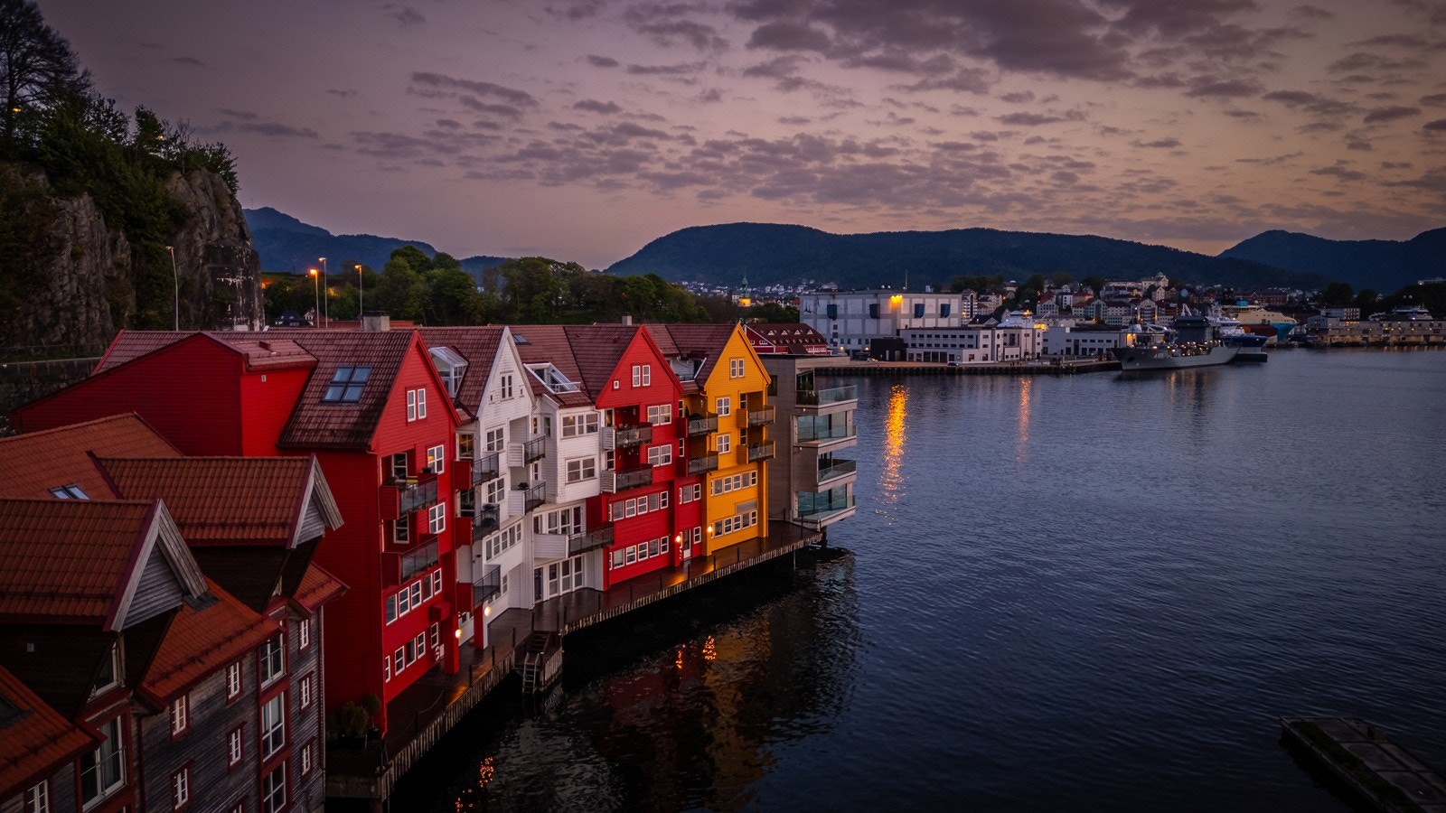 - Dette er en bolig som må oppleves - både for beliggenheten og den eksklusive følelsen du får i det du komemr inn -