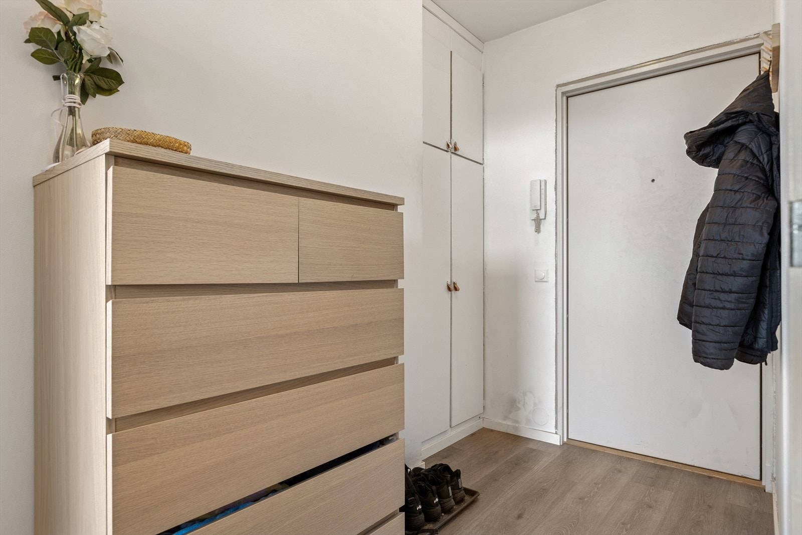 Her er det også oppbevaringsplass i innebygde skap. Galleribilde