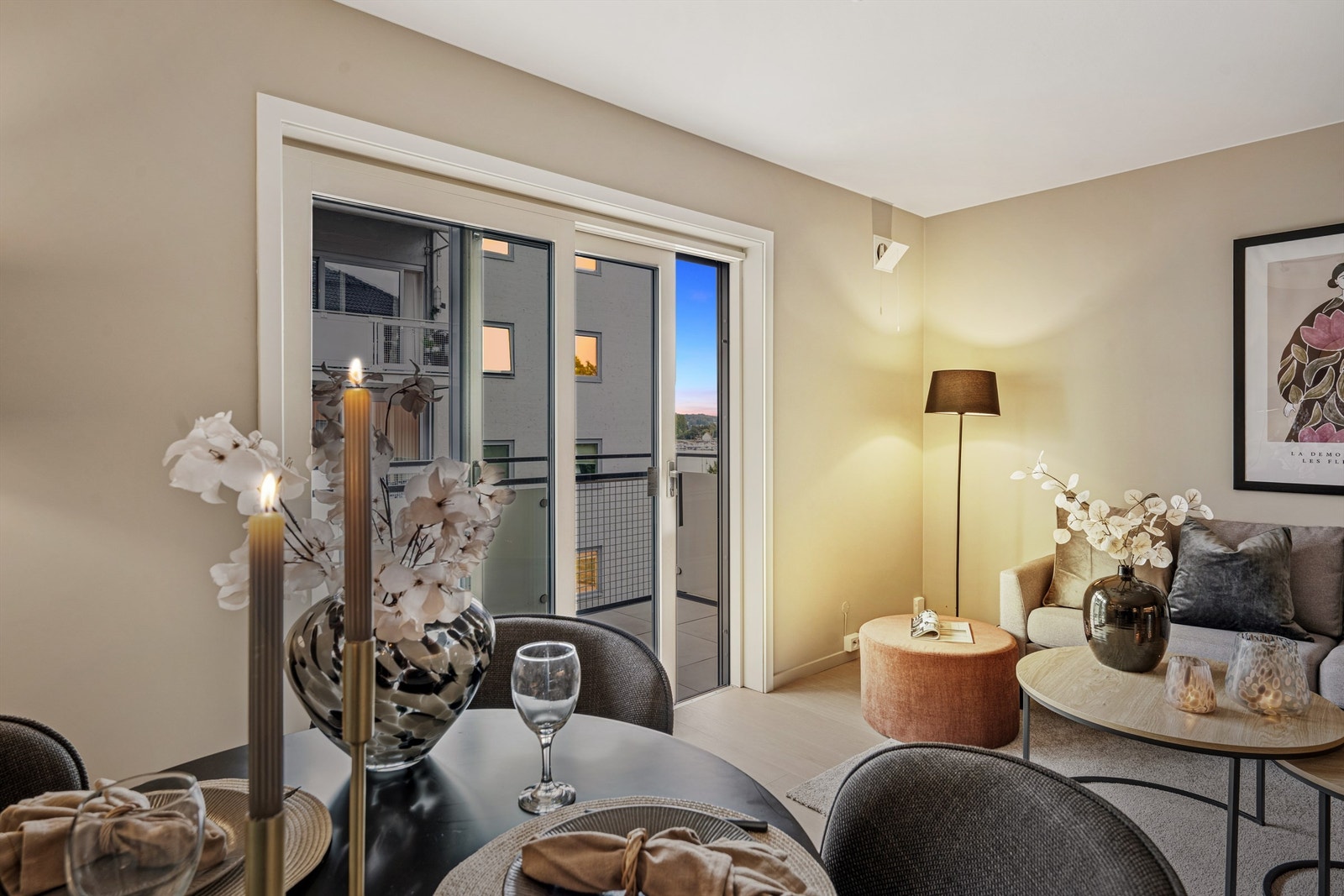 Gjennomgående lys leilighet som er pent pusset opp. Galleribilde