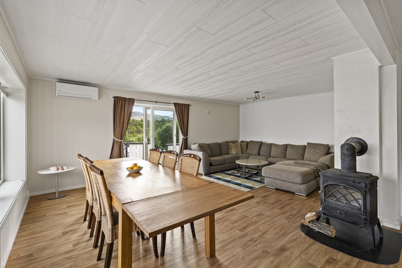 Spisestue/stue leilighet 23 Galleribilde