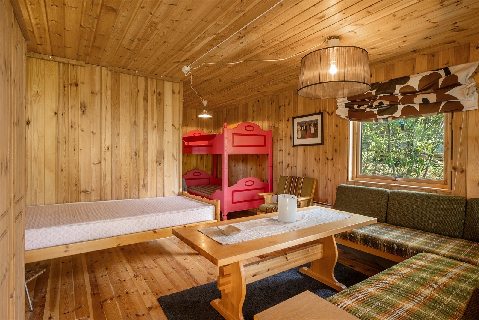 Rommet gir mange bruksmuligheter. Det er et eget rom her som fint kan gjøres om til bad eller et separat soverom. Galleribilde