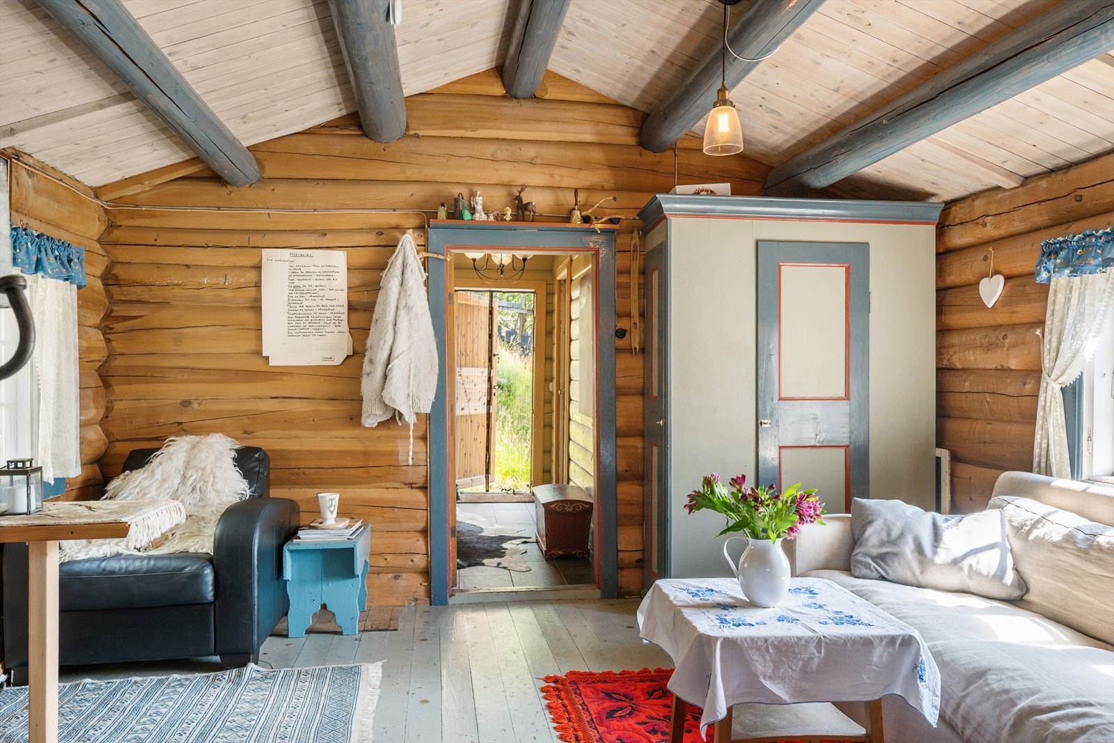 Skråhimling gir rommet et luftig preg. Galleribilde