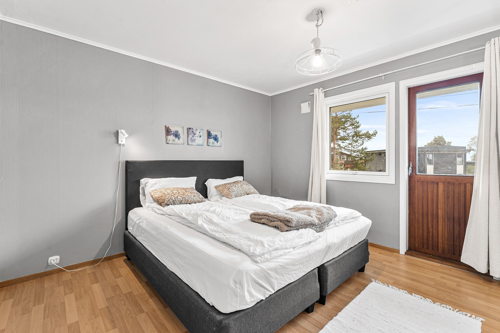 Hovedsoverommet har plass til dobbeltseng og ønsket møblement Galleribilde
