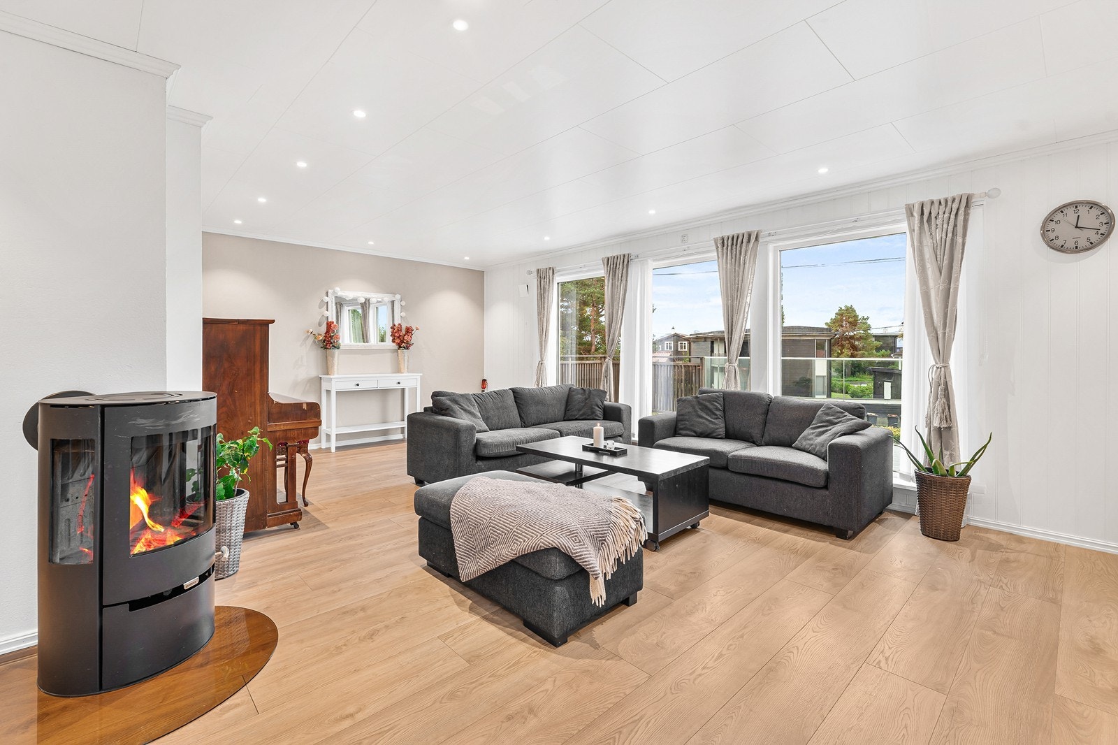 Overflatene er oppgradert med nytt gulv og malte flater (2020), og downlights i himlingen gir en moderne belysning Galleribilde