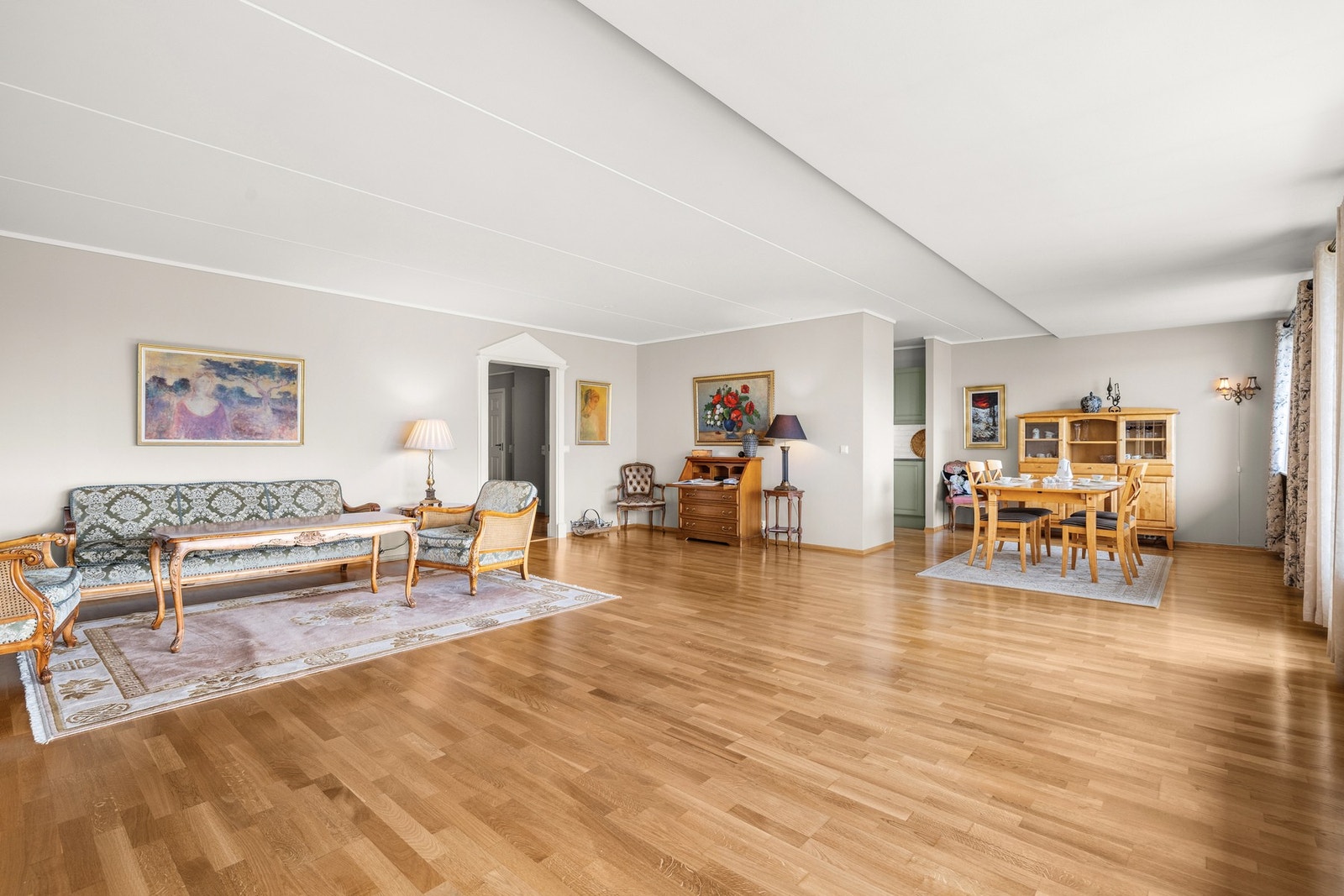 Velholdt leilighet med god planløsning. Galleribilde