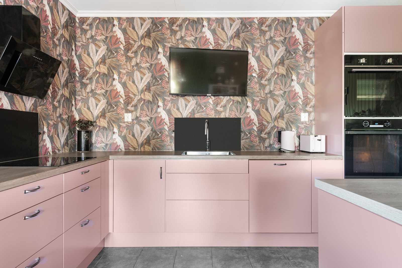 Et kjøkken litt utenom det vanlige, men veldig gjennomført! Galleribilde