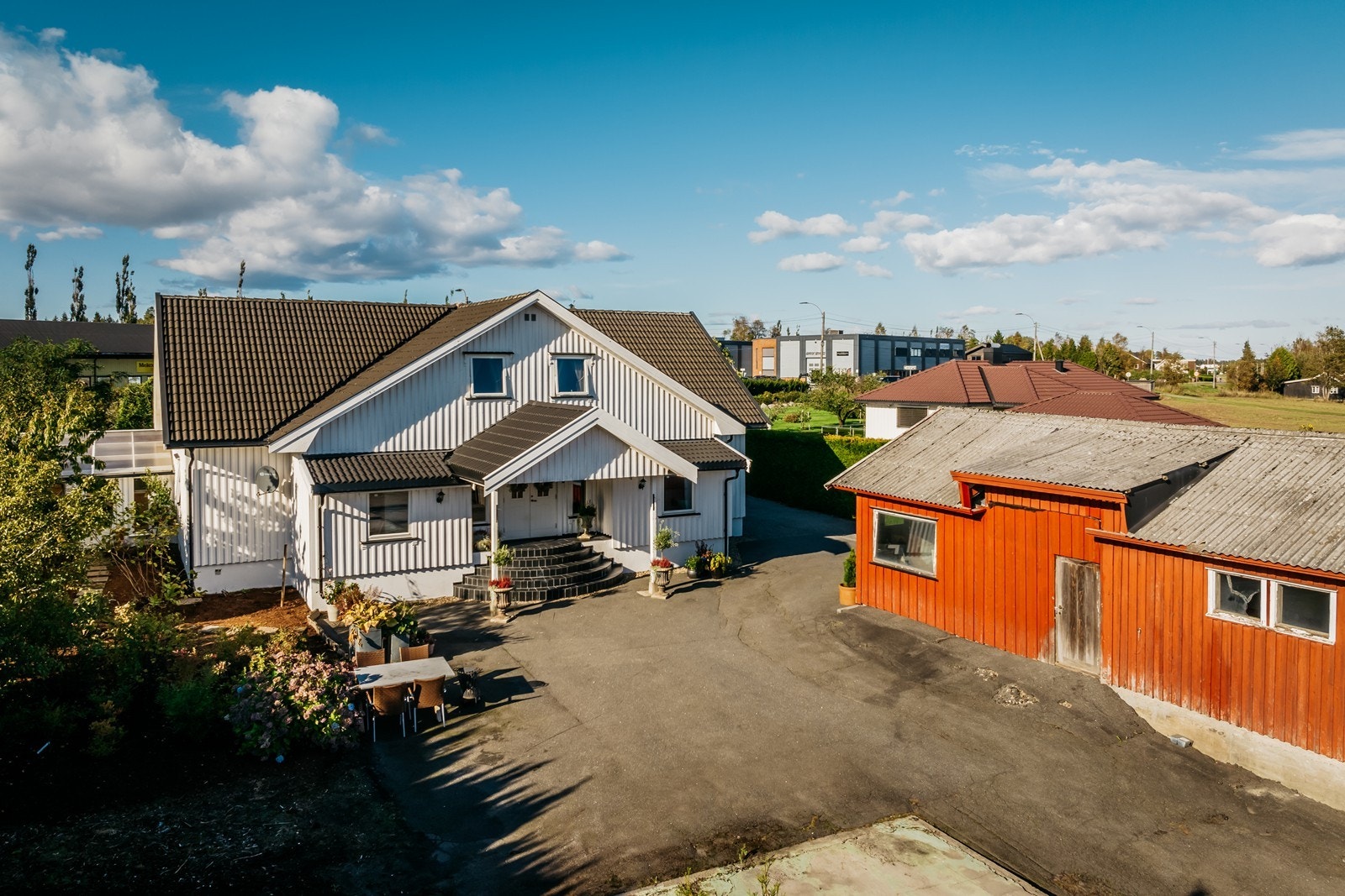 God plass for bilparken om du har 2, 3 eller flere kjøretøy Galleribilde