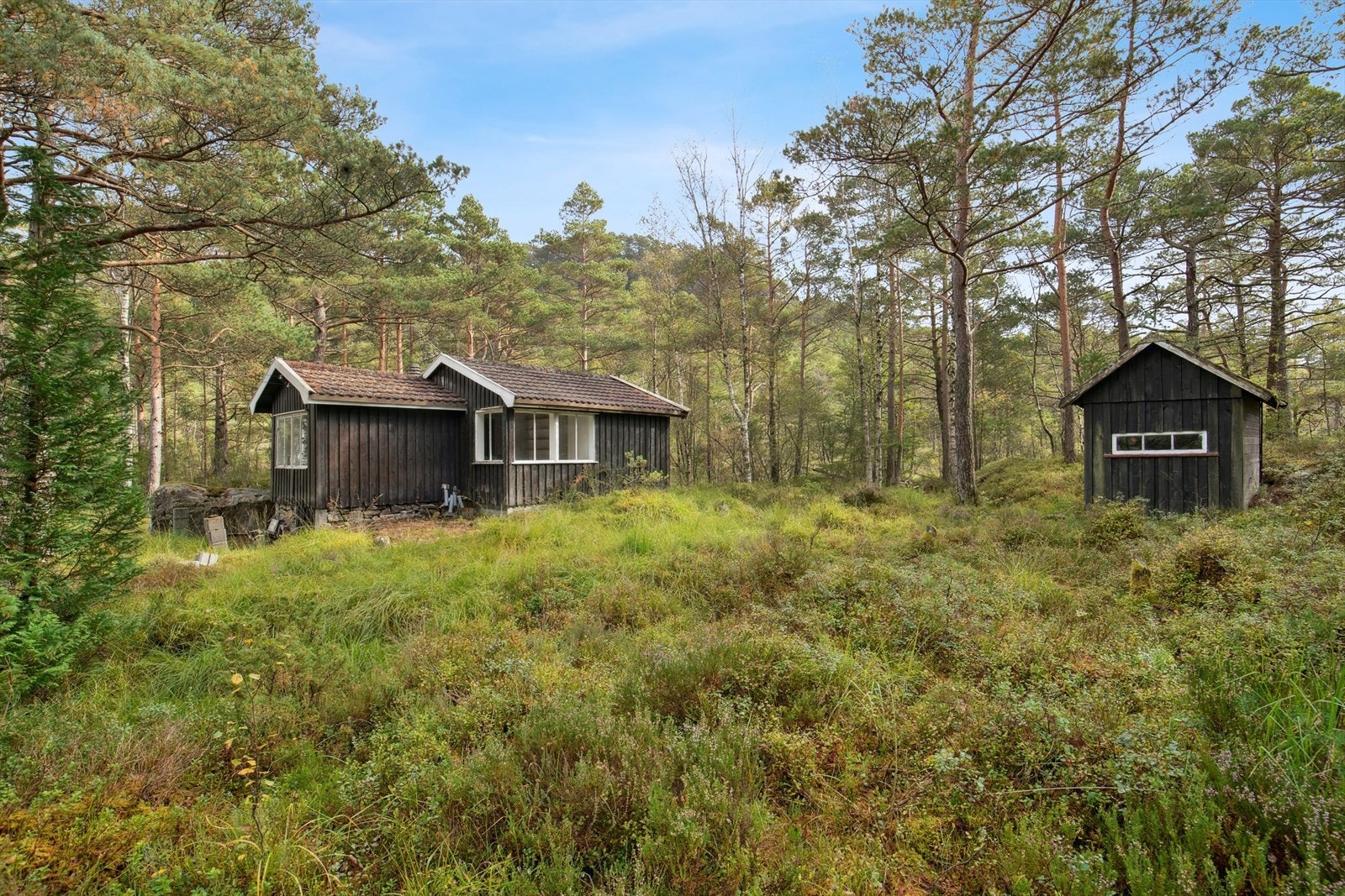 Forholdene ved hytta er primitive og har ikke innlagt vann eller avløp, men har elektrisitet Galleribilde