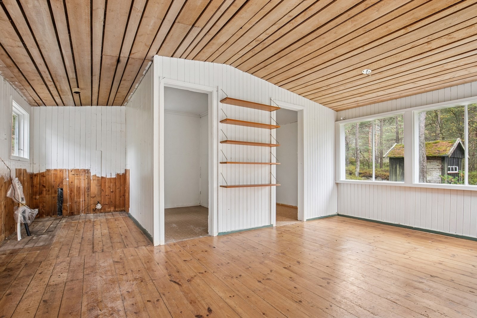 Det er ikke noe ferdigattest for hytta og rommene benevnes derfor slik som de brukes i dag Galleribilde