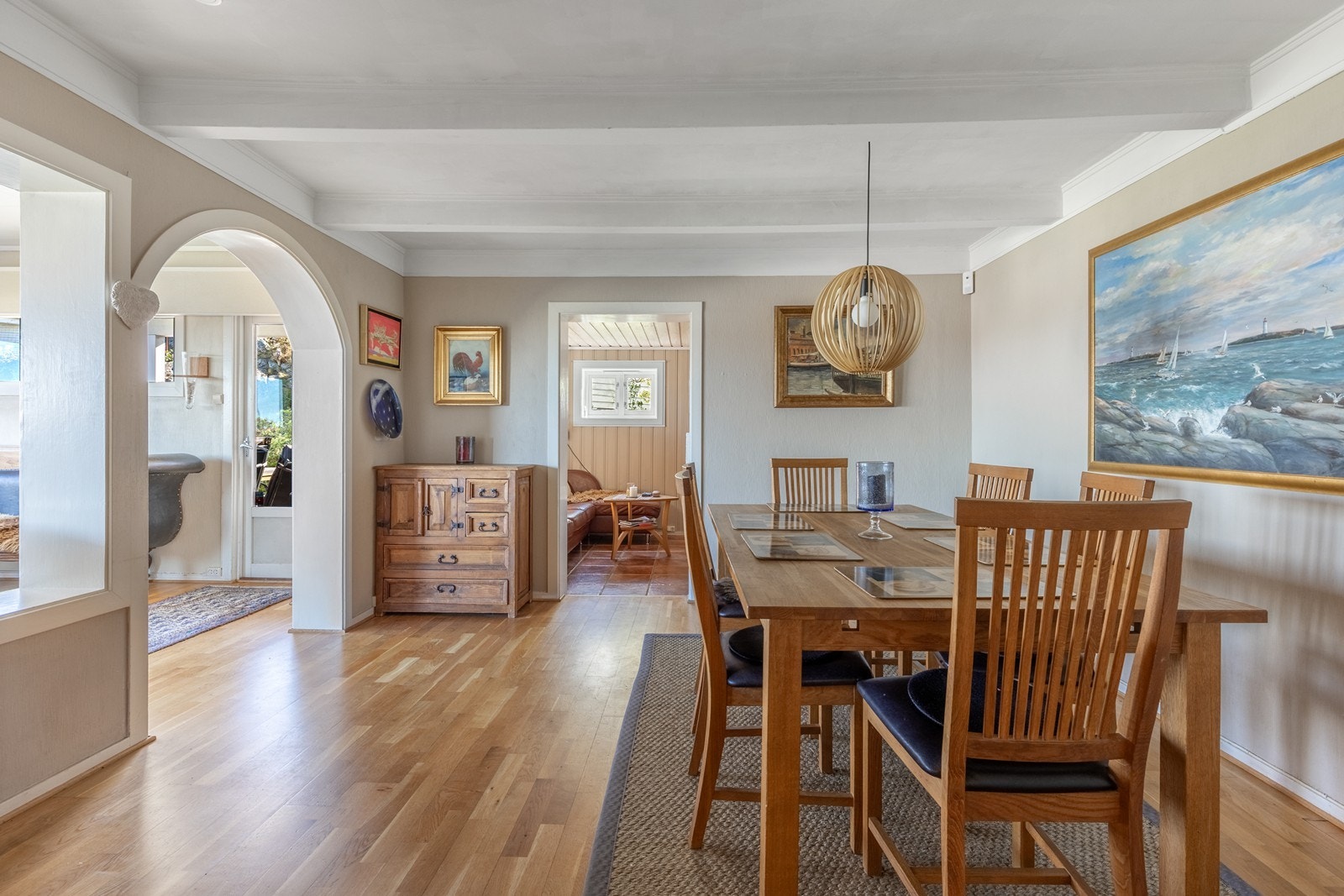 Romslig spisestue Galleribilde