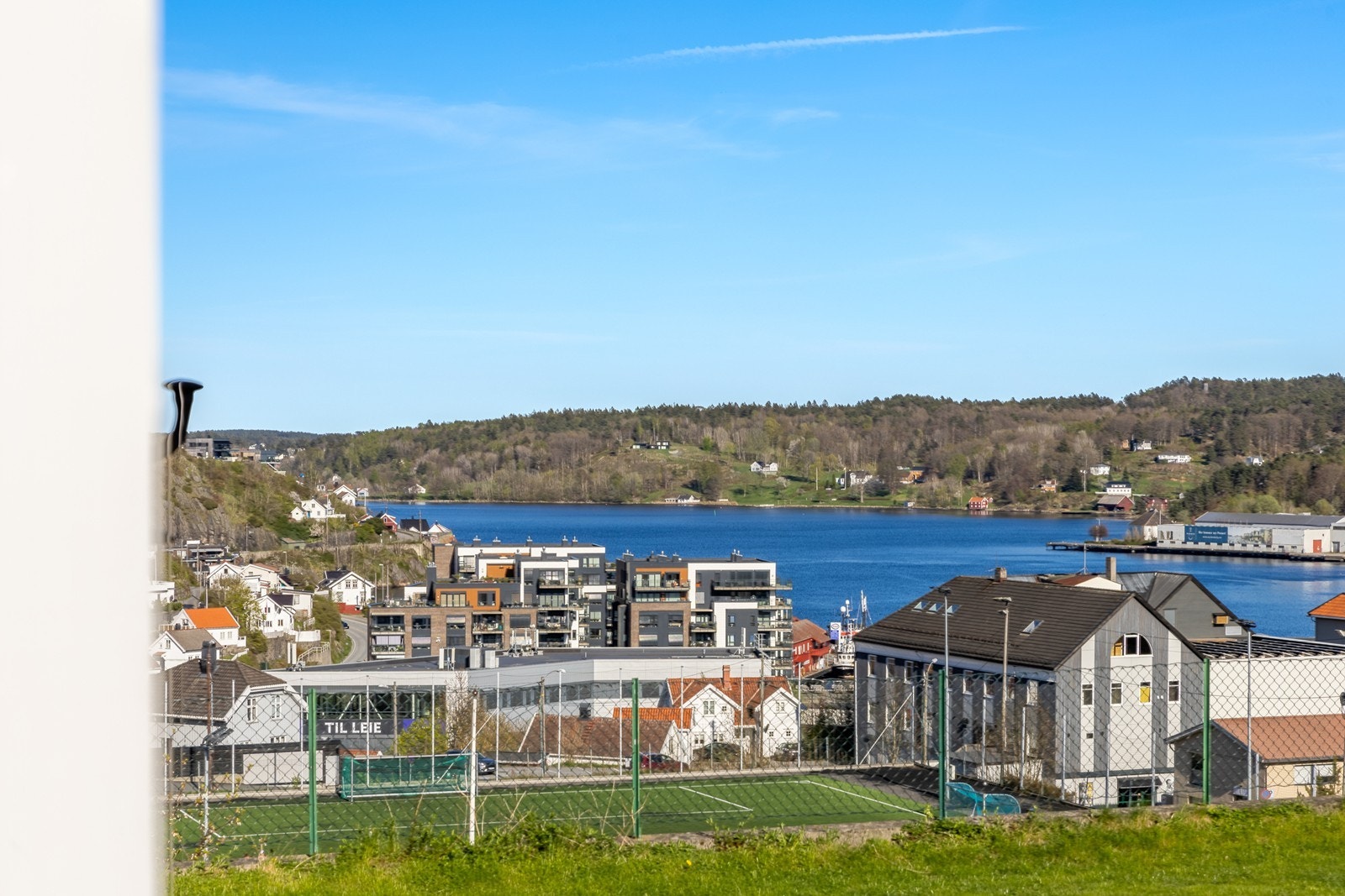 Utsikt fra hagen mot Tromøysund Galleribilde