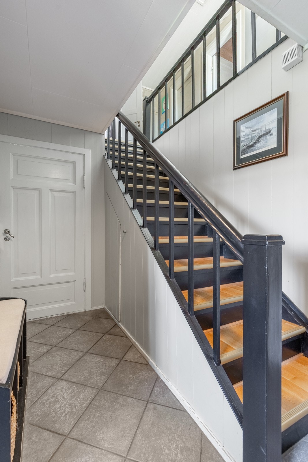 Bod under trapp Galleribilde