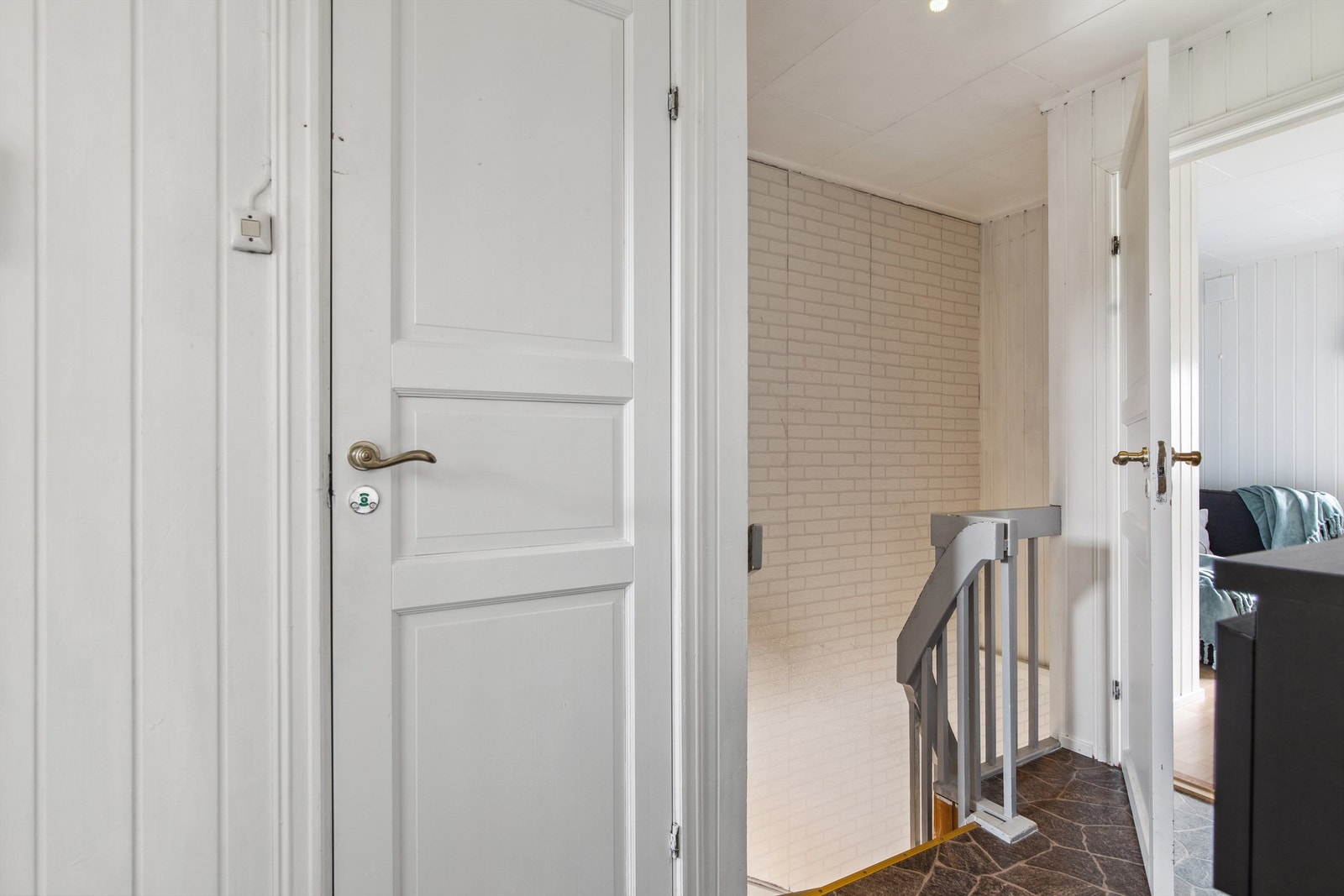 I 2. etasje ligger boligens bad, separat wc og tre soverom. Galleribilde