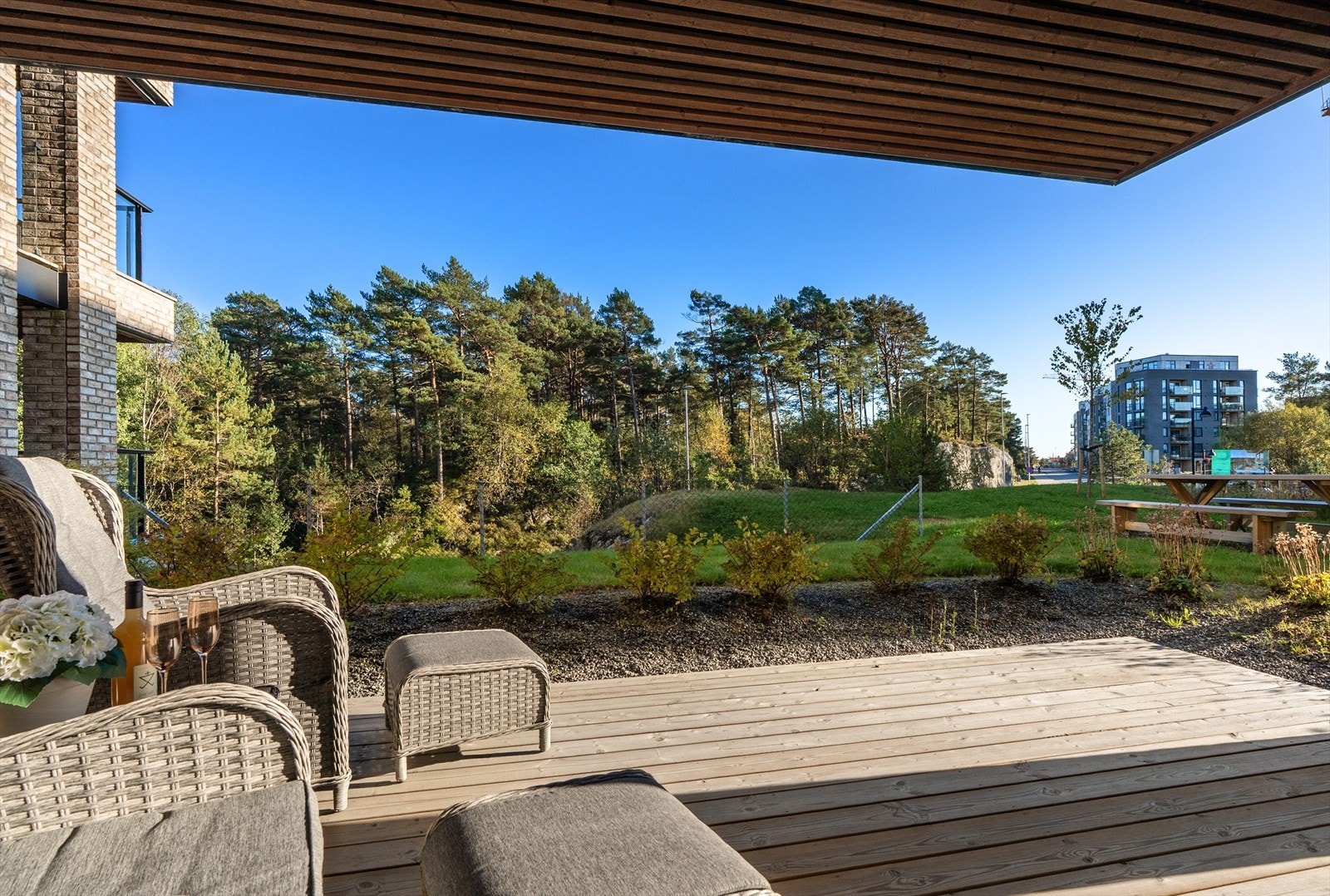 Terrassen er sørvendt og byr på flotte solforhold. Galleribilde