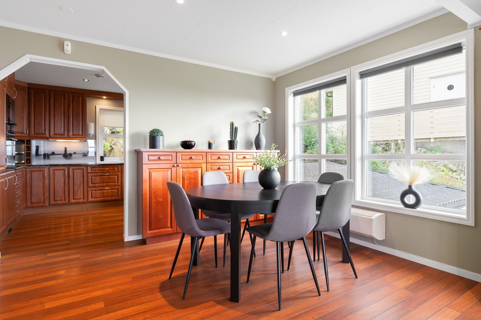 Her har man god plass til å samle familie og venner til hyggelige sammenkomster. Galleribilde