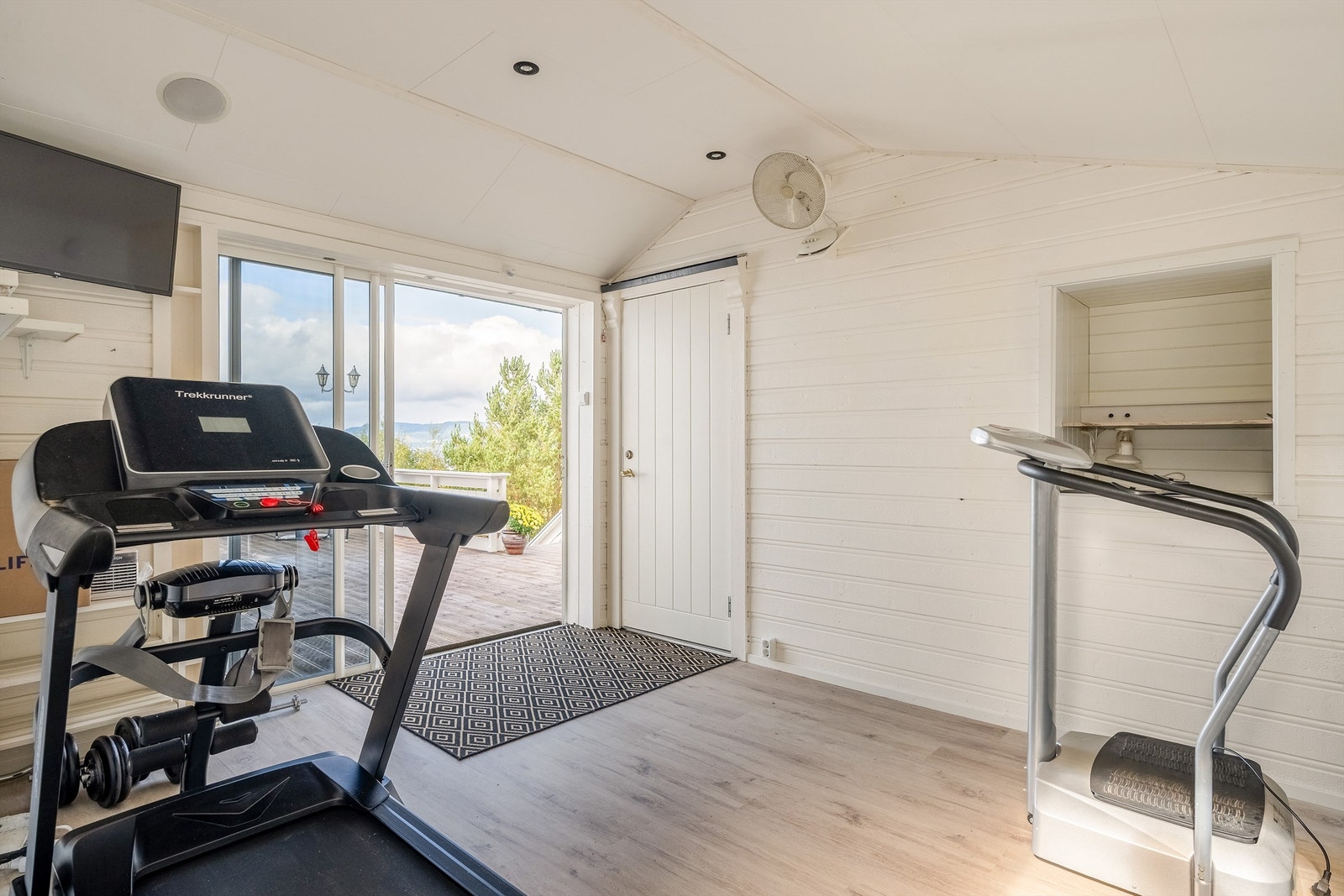 Bod på 12 kvm benyttet som treningsrom i forbindelse med verandaen. Galleribilde