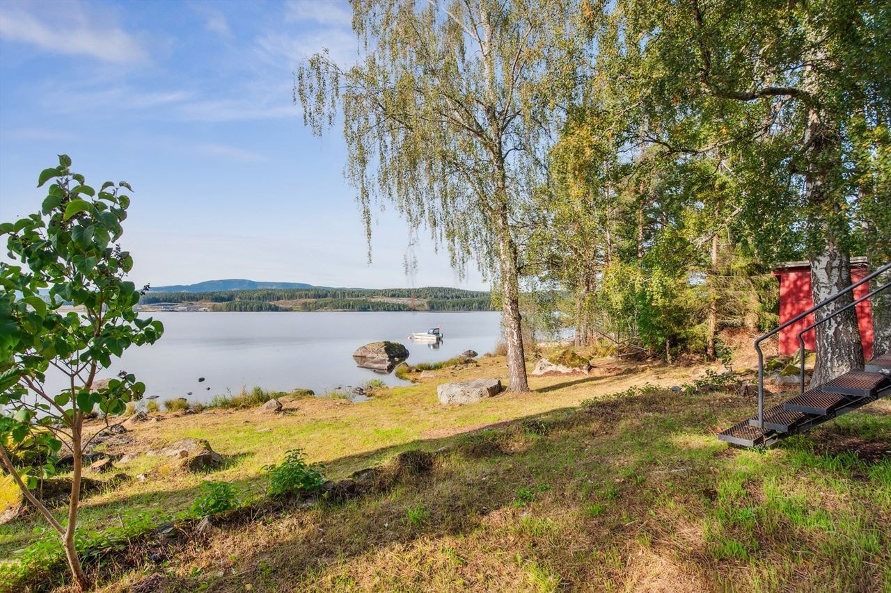 Den nederste delen av strandsonen tilhører ikke eiendommen. Galleribilde