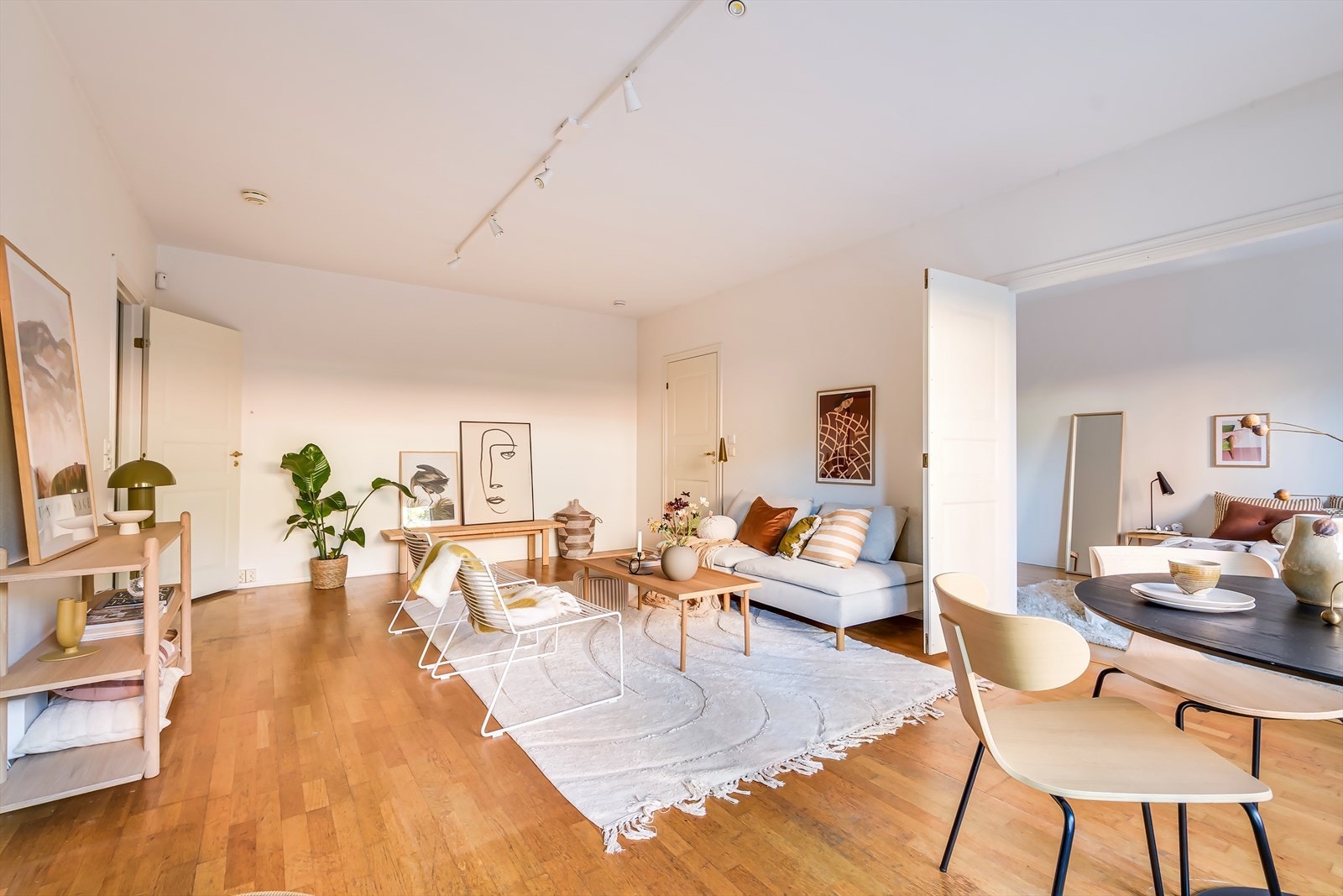 Boligens standard er original fra oppføringen rundt 1997 - Her er det masse potensial Galleribilde