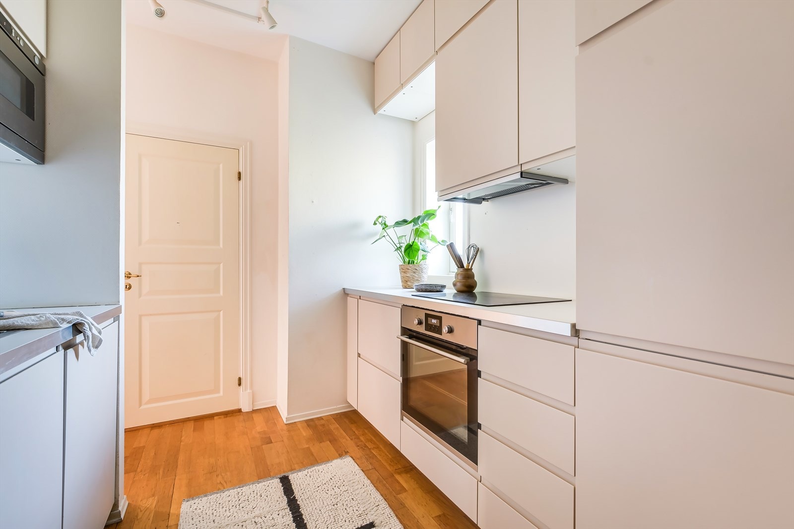 Alt på kjøkkenet medfølger - Nyere varmtvannsbereder Galleribilde