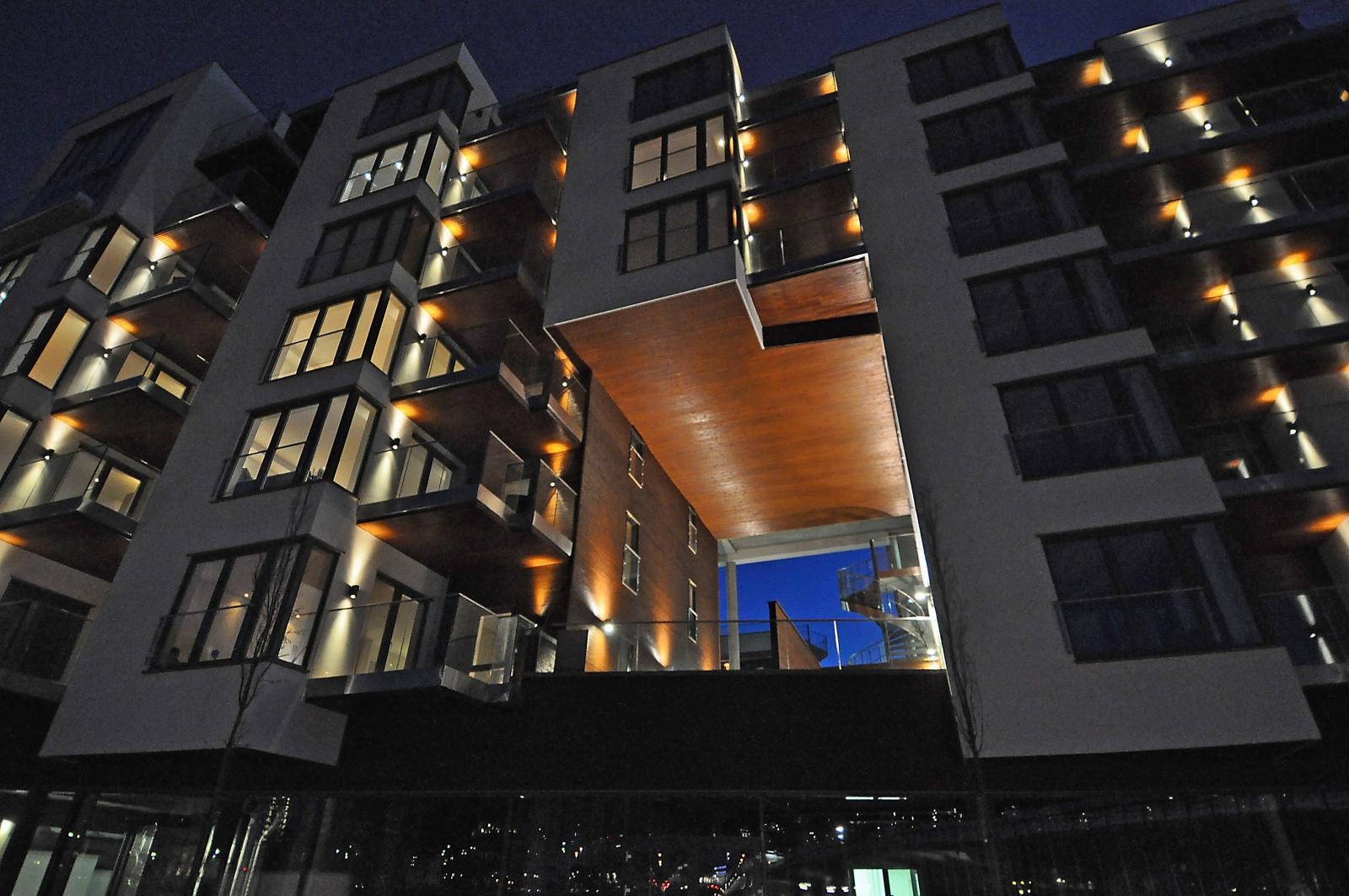 Den spektakulære åpning mot elva gir mange av leilighetene et ekstra glimt av elva Galleribilde