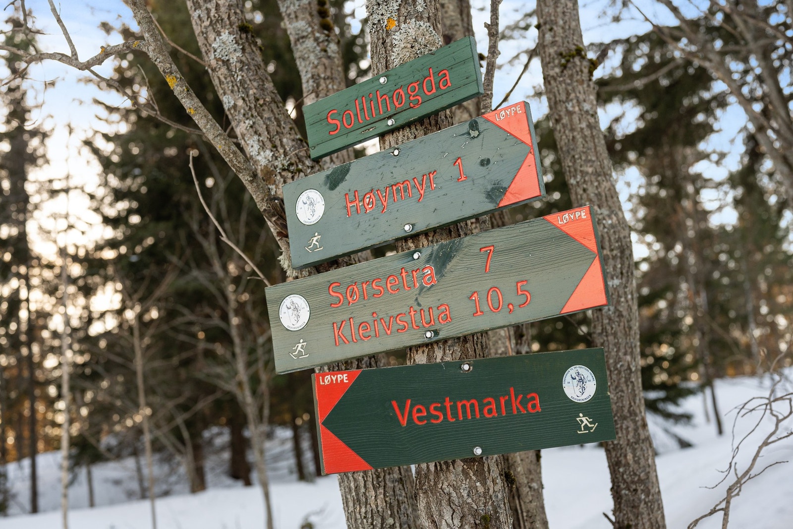 Boliger ligger sentralt til, men likevel landlig i et område med boligbebyggelse. Galleribilde