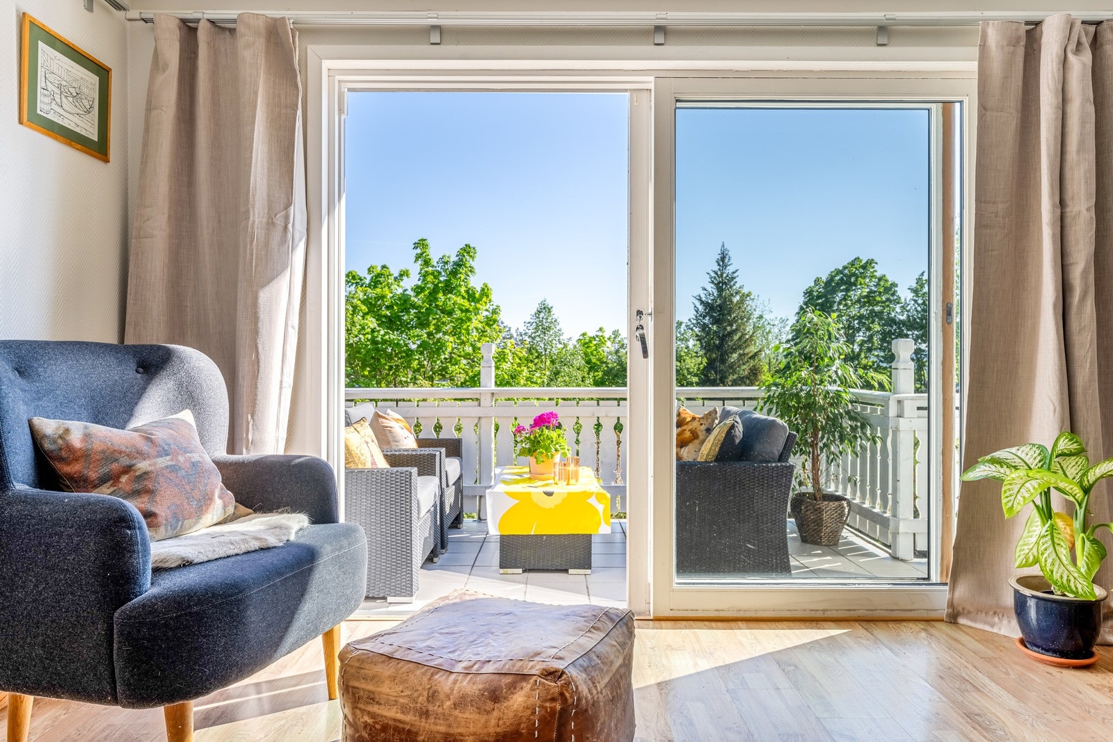 Heve/skyvedøren tar oss ut på terrassen. Galleribilde