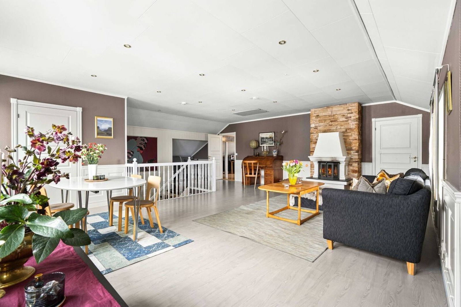 Boligens tredje ildsted finner vi her i loftstuen. Galleribilde