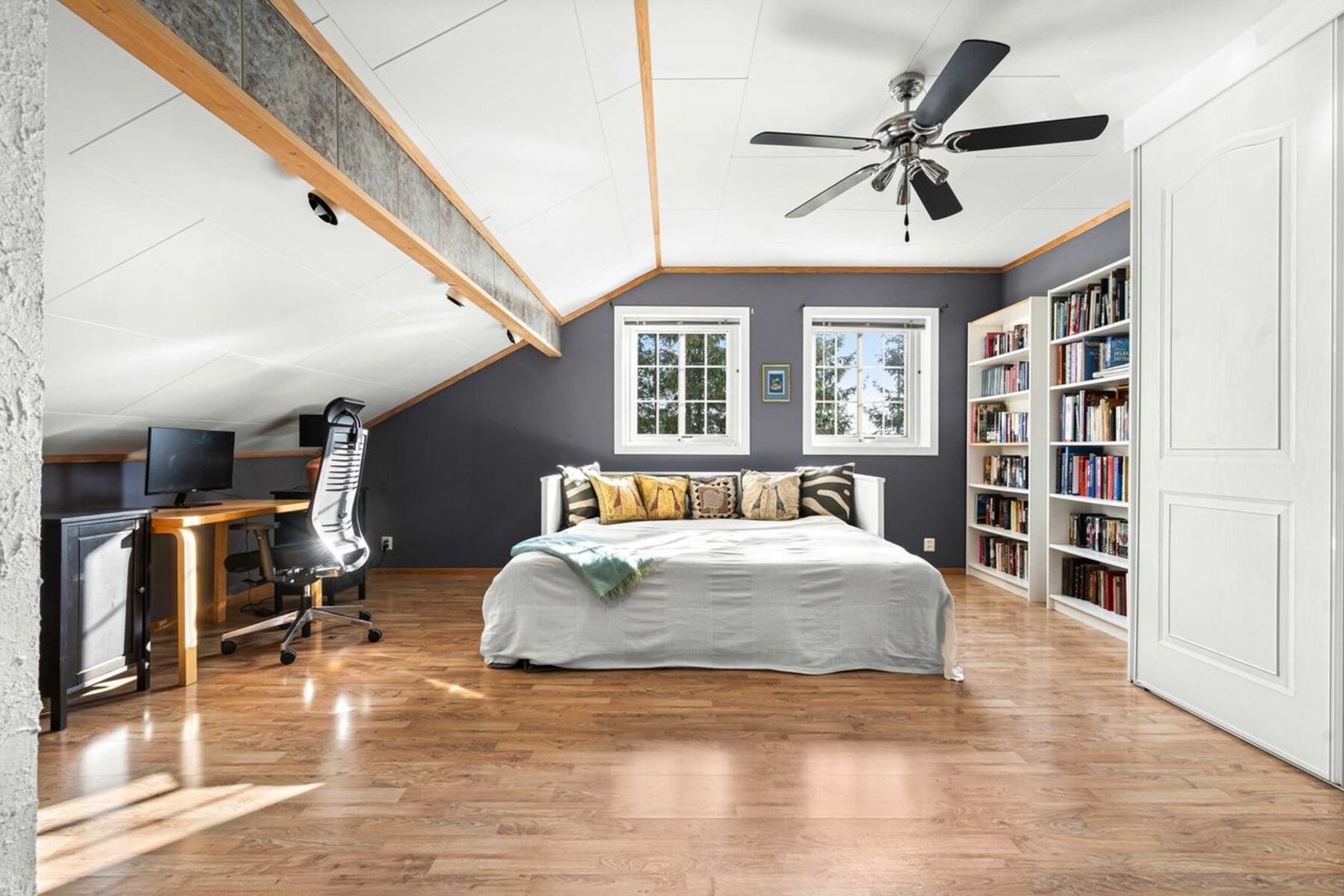 Det er også to soverom i 2. etasje. Galleribilde