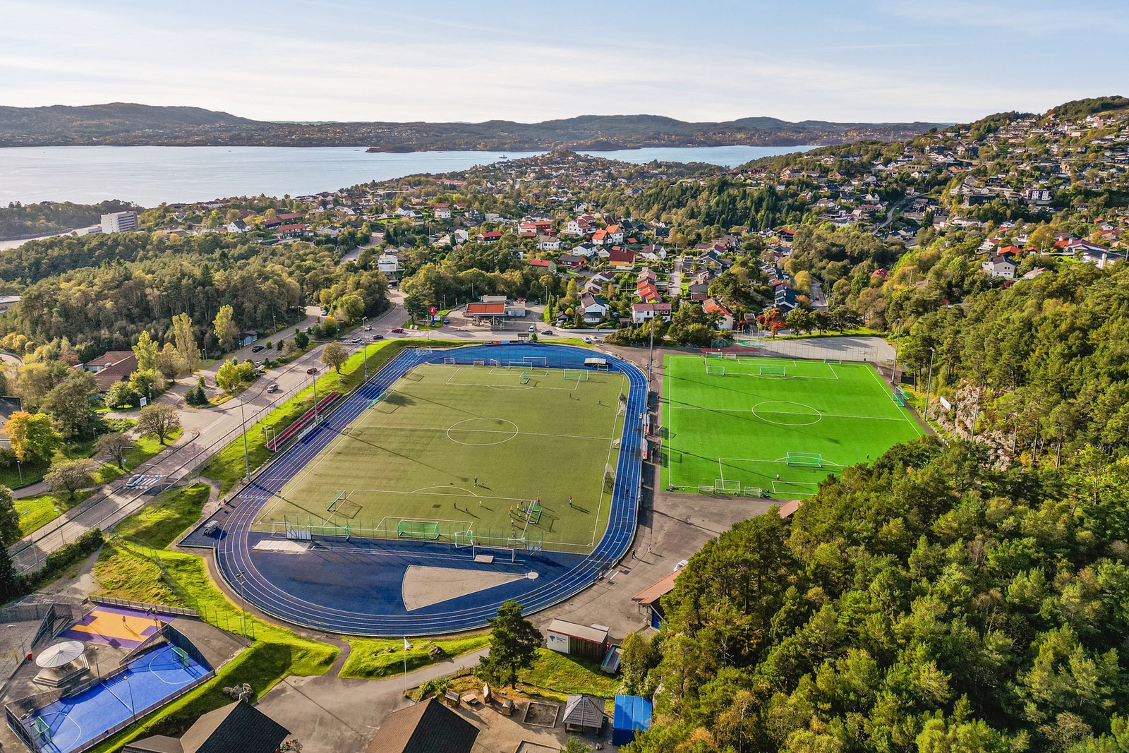 Det er heller ikke langt til Tertnes skole med klasser fra første til syvendeklasse. Galleribilde