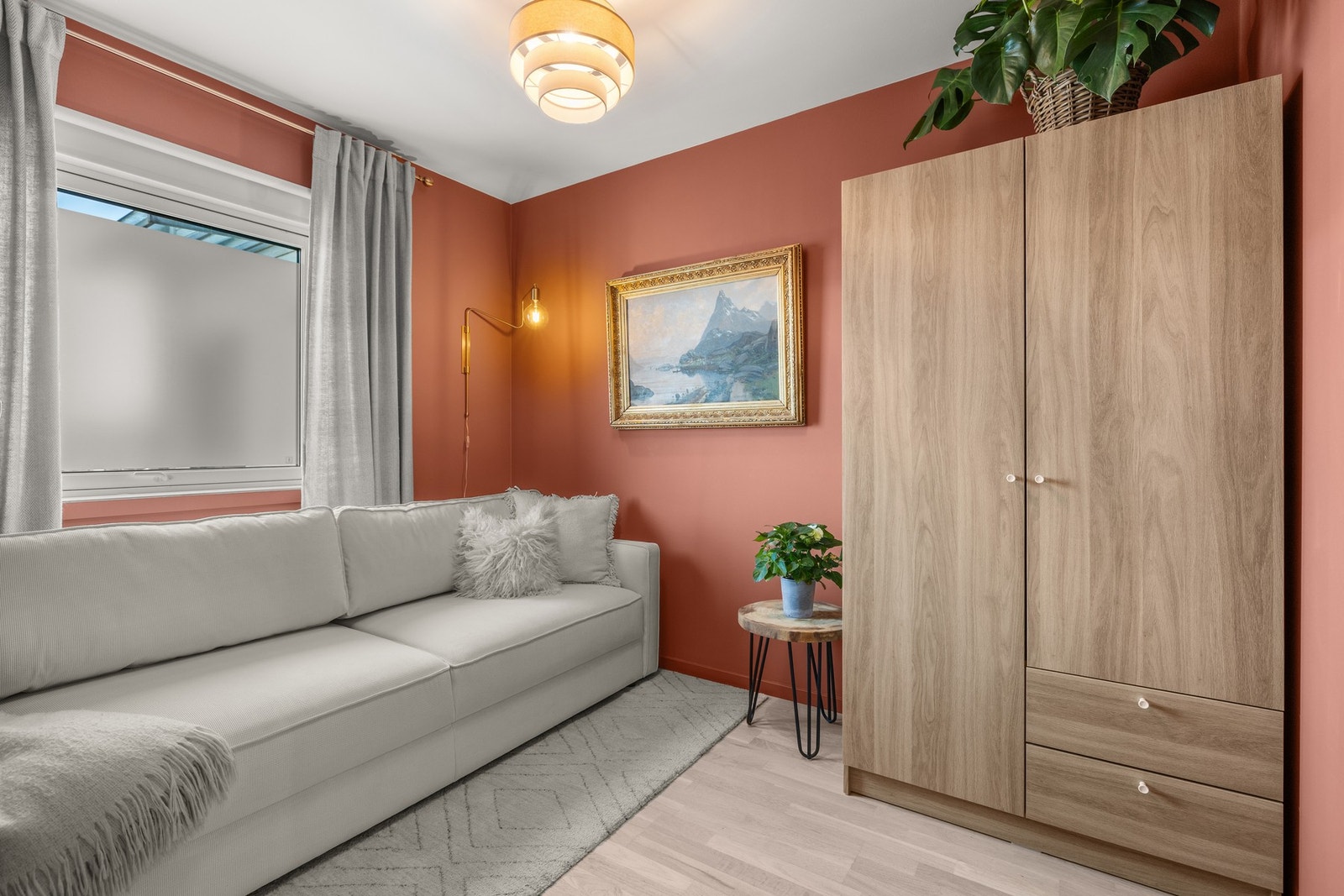 Soverom 2 passer fint som både barnerom, gjesterom eller kontor. Galleribilde