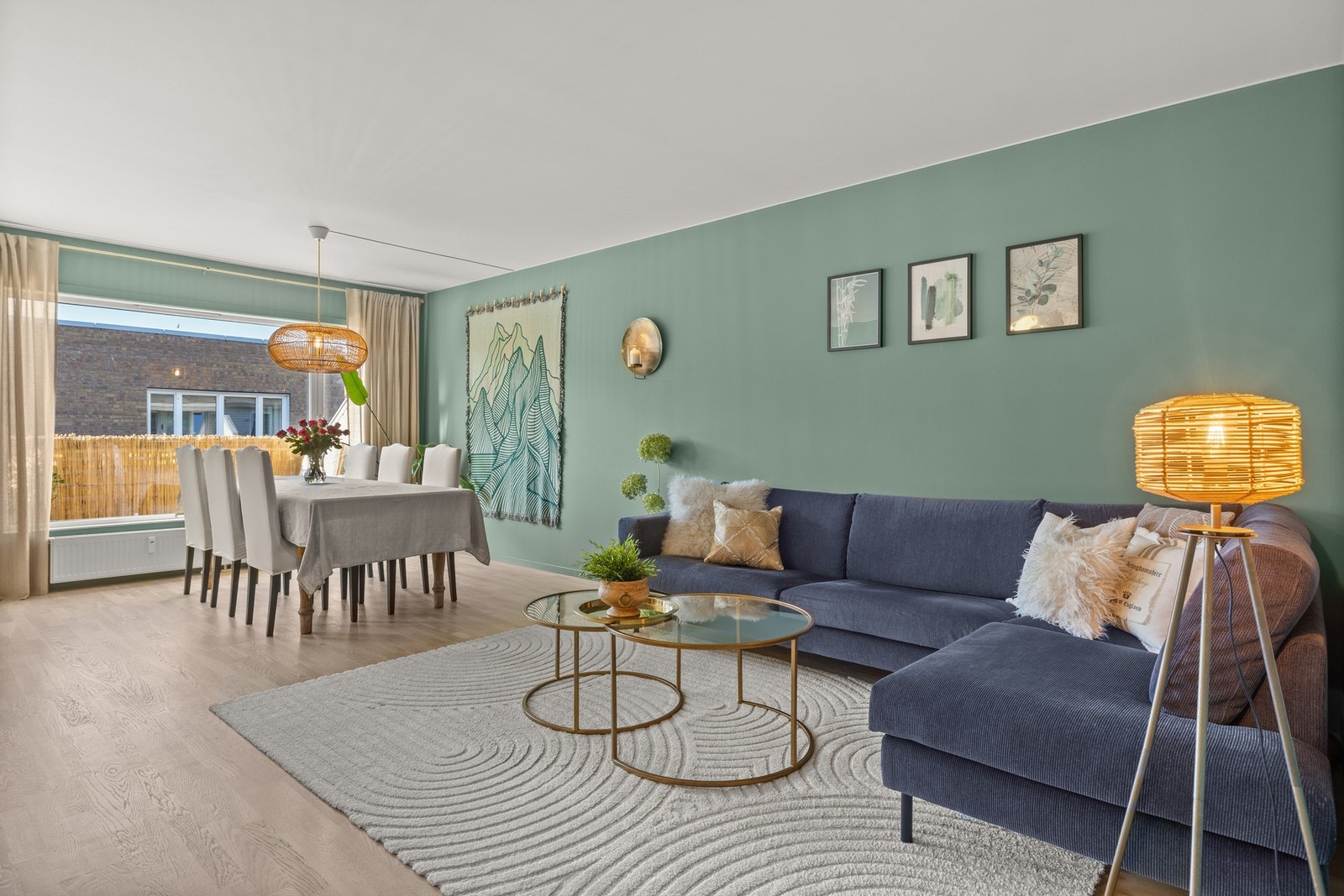 Lys og innbydende stue med gode innredningsmuligheter. Galleribilde