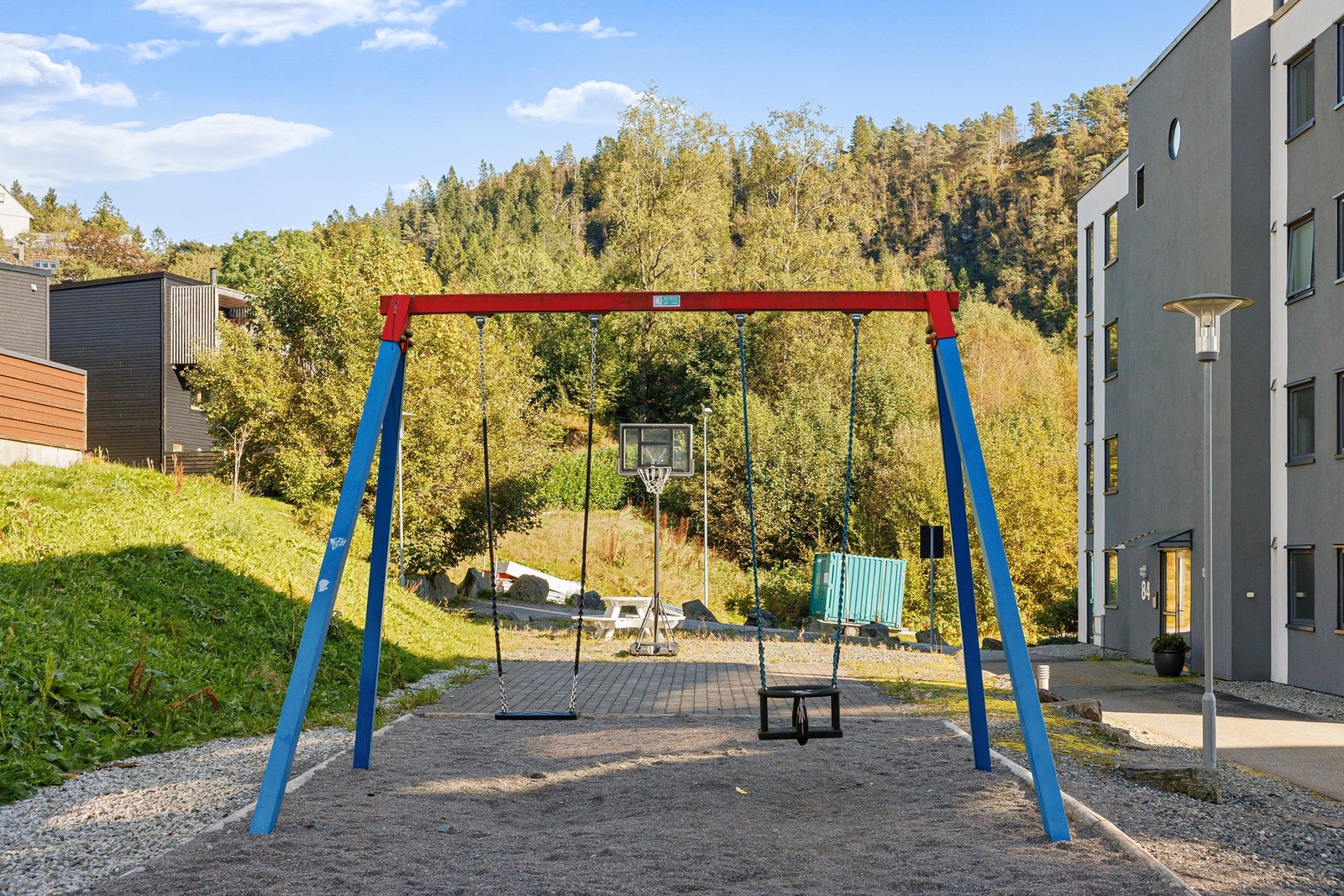 Lekeplass på sameiets tomt. Galleribilde